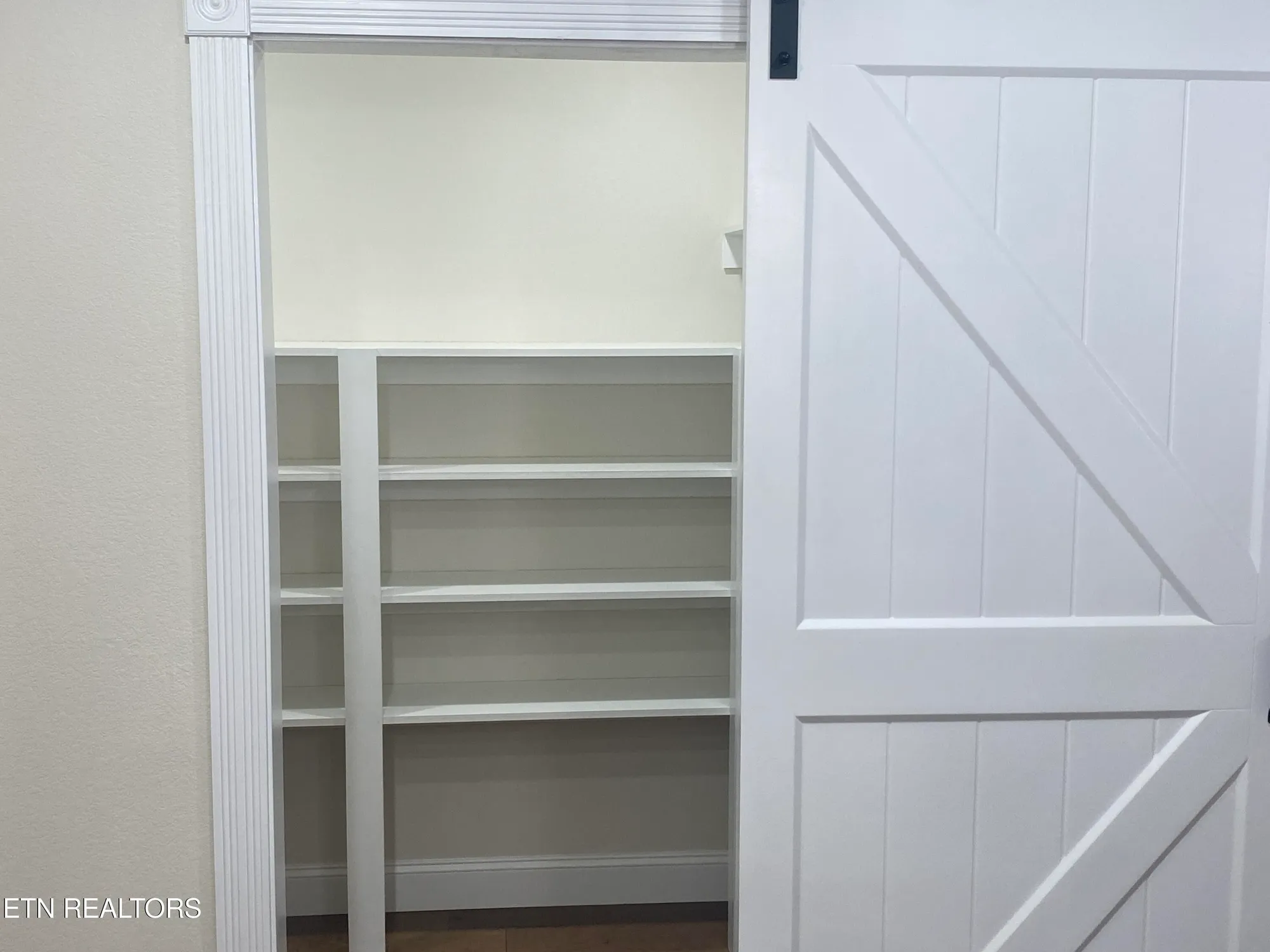 Property Slideshow image 7 of 35 | 233 albemarle cir, Crossville, TN, 38558