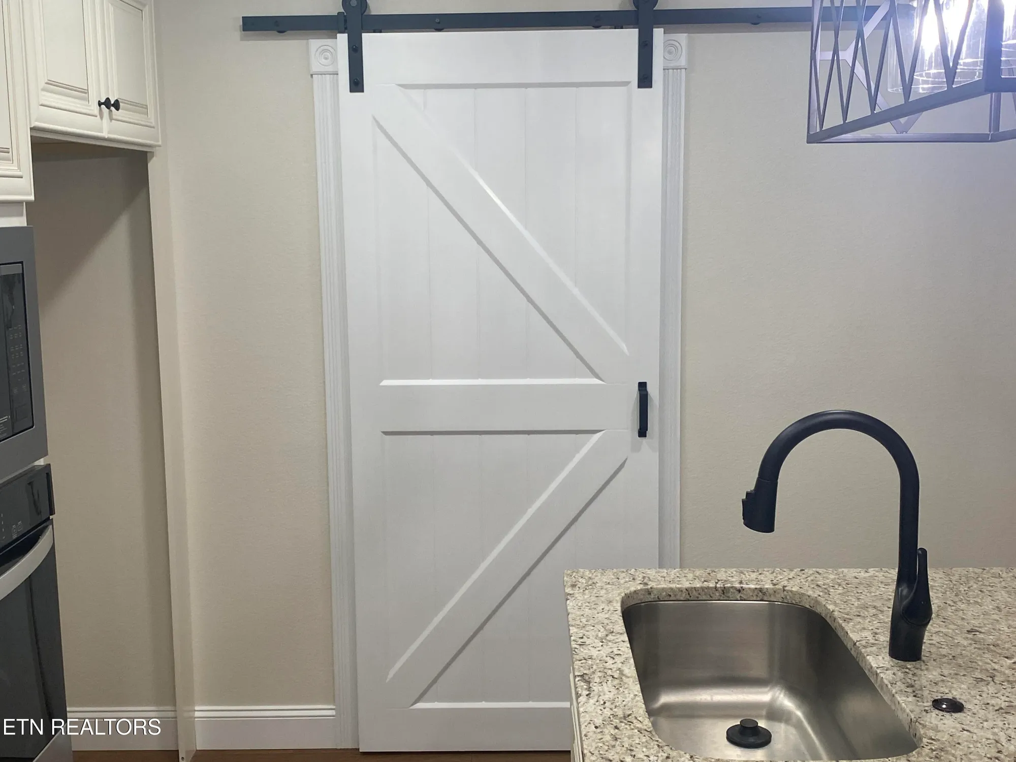 Property Slideshow image 9 of 35 | 233 albemarle cir, Crossville, TN, 38558