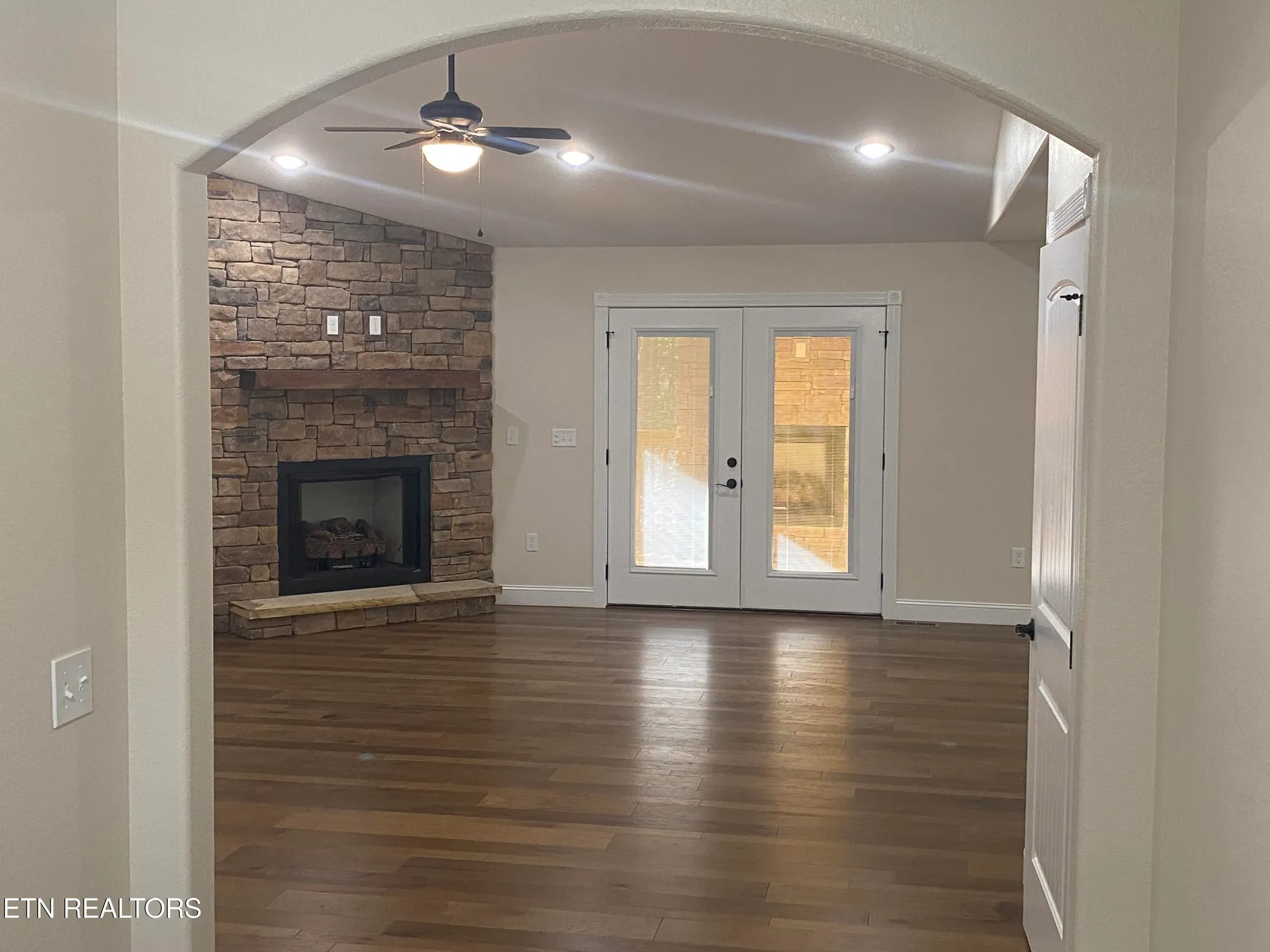 Property Slideshow image 4 of 35 | 233 albemarle cir, Crossville, TN, 38558