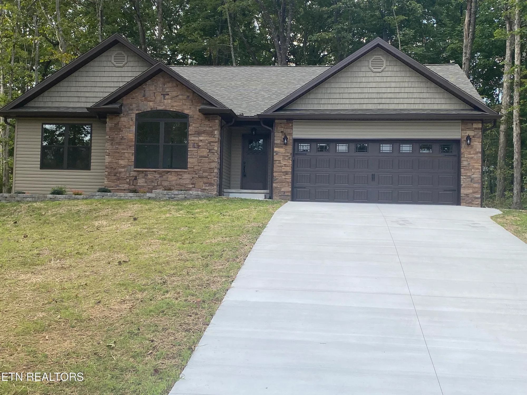 Property Slideshow image 1 of 35 | 233 albemarle cir, Crossville, TN, 38558