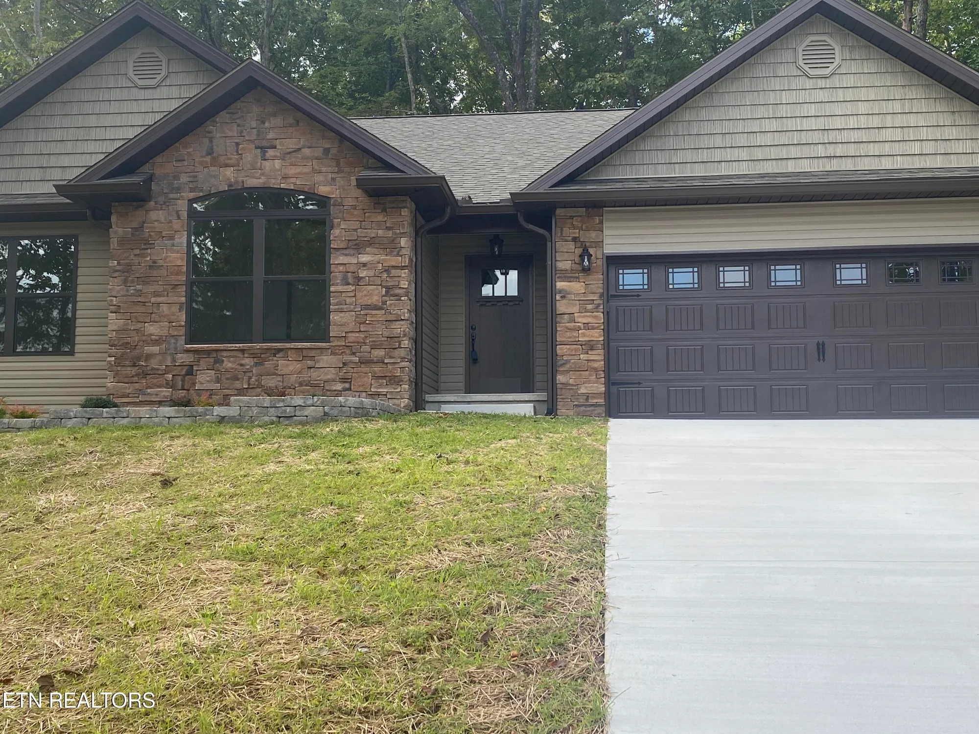 Property Slideshow image 2 of 35 | 233 albemarle cir, Crossville, TN, 38558