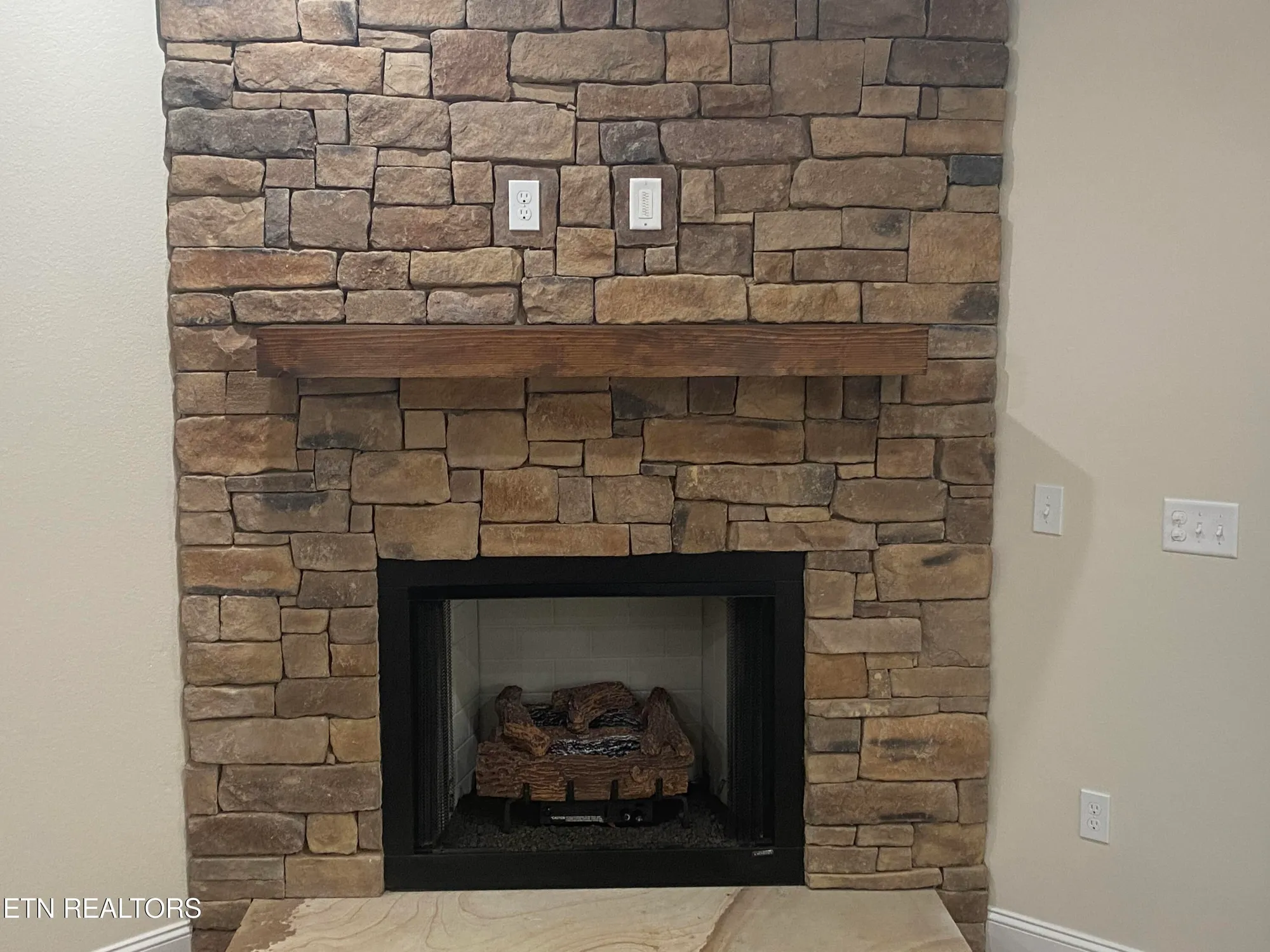 Property Slideshow image 11 of 35 | 233 albemarle cir, Crossville, TN, 38558