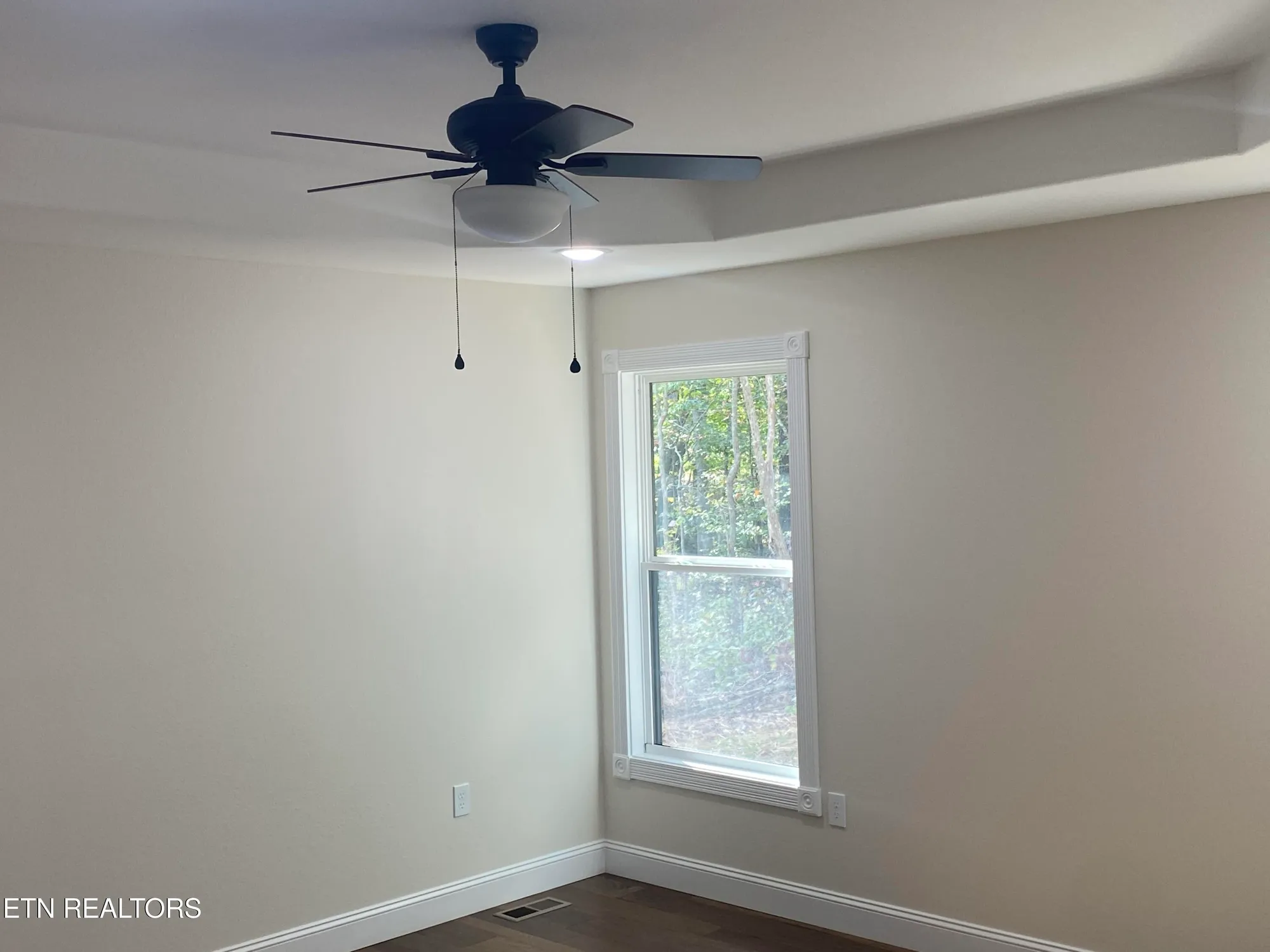 Property Slideshow image 13 of 35 | 233 albemarle cir, Crossville, TN, 38558