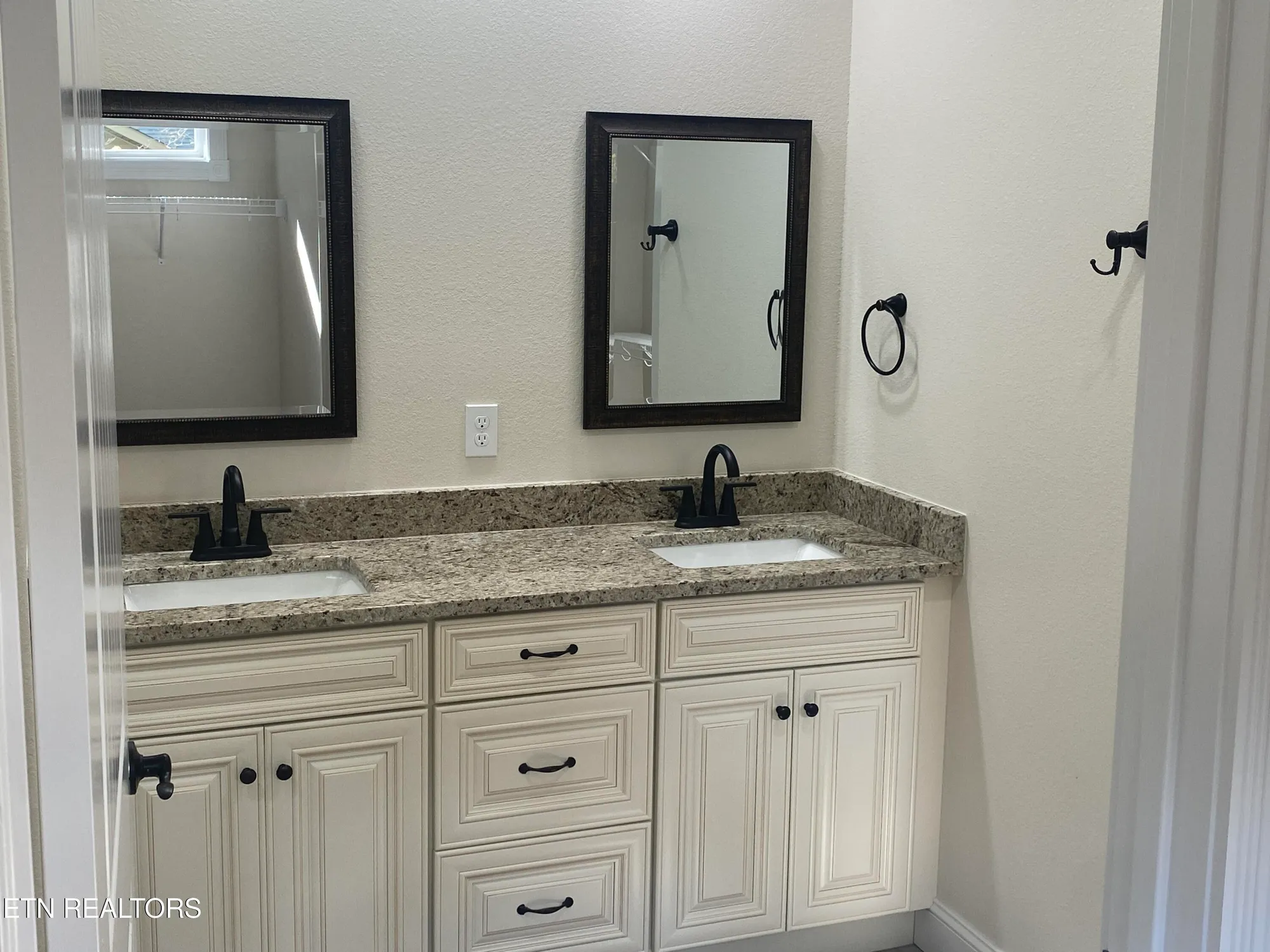 Property Slideshow image 14 of 35 | 233 albemarle cir, Crossville, TN, 38558