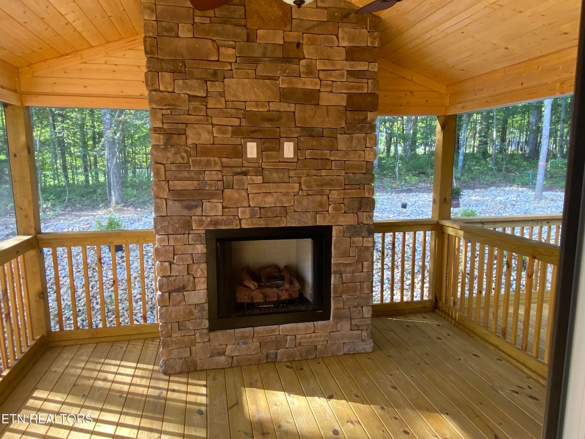 Property Slideshow image 24 of 35 | 233 albemarle cir, Crossville, TN, 38558