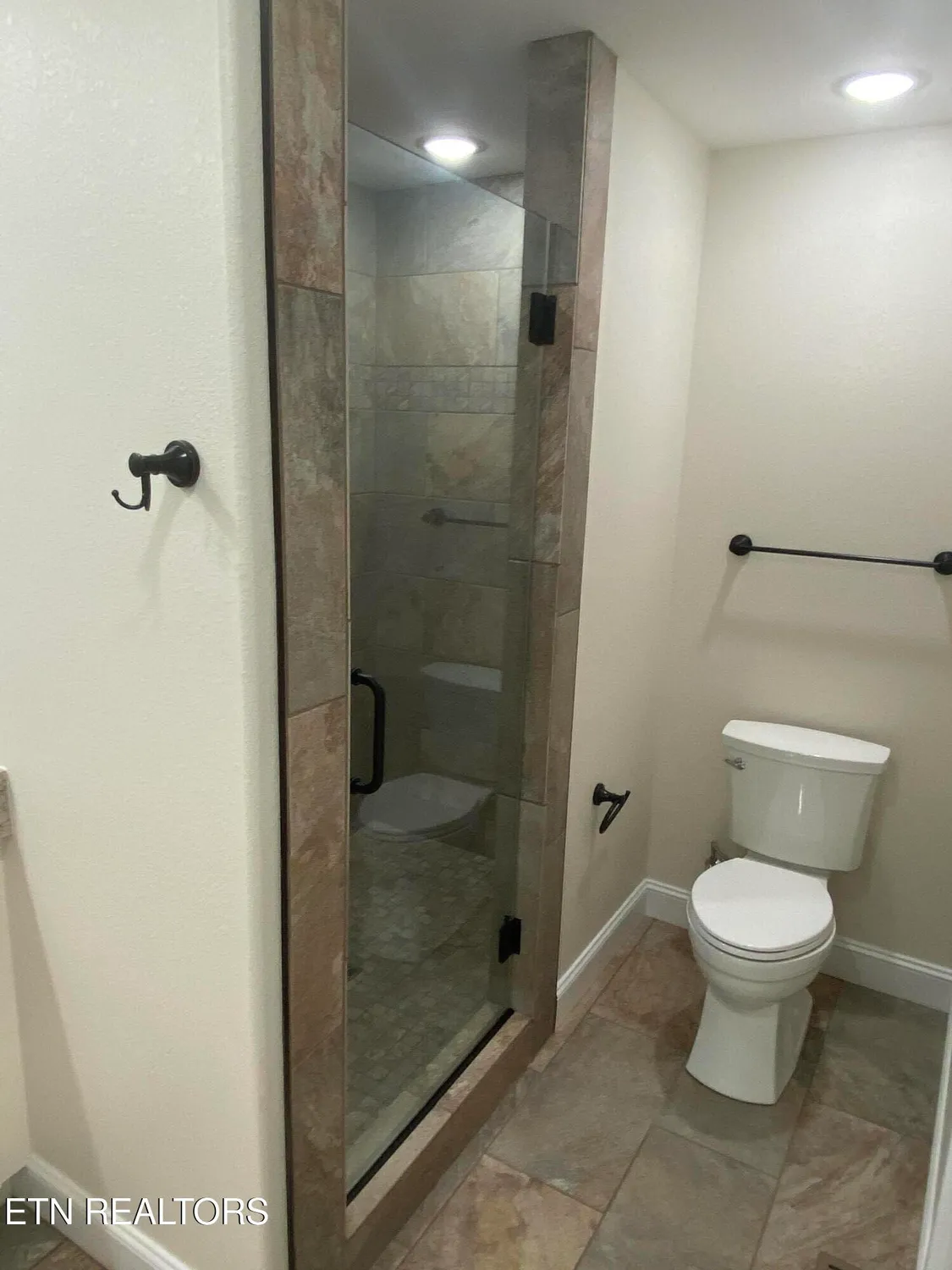 Property Slideshow image 18 of 35 | 233 albemarle cir, Crossville, TN, 38558