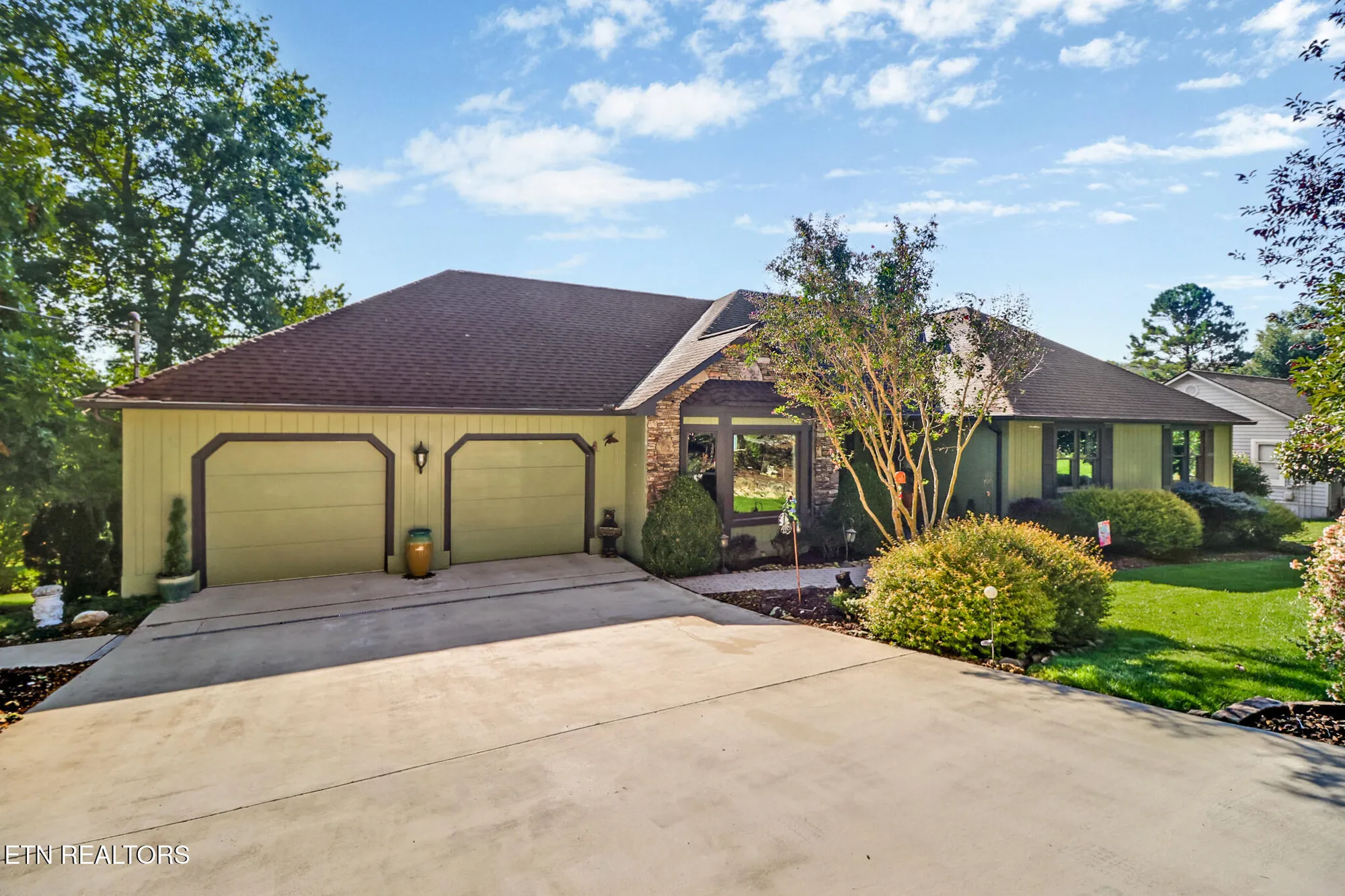 Property Slideshow image 1 of 63 | 16 victoria way, Crossville, TN, 38558