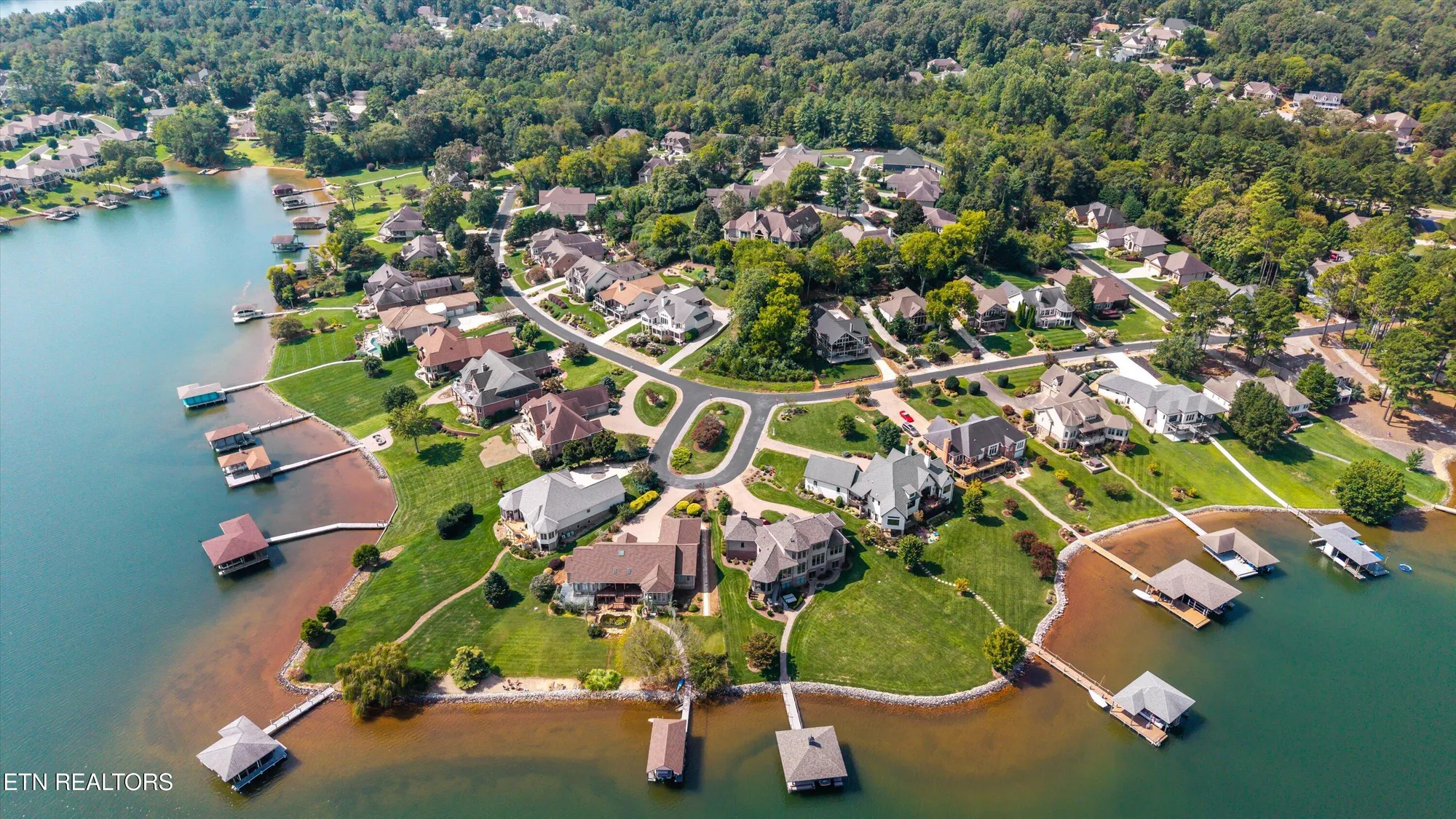 Property Slideshow image 42 of 54 | 302 coweta ct, Loudon, TN, 37774