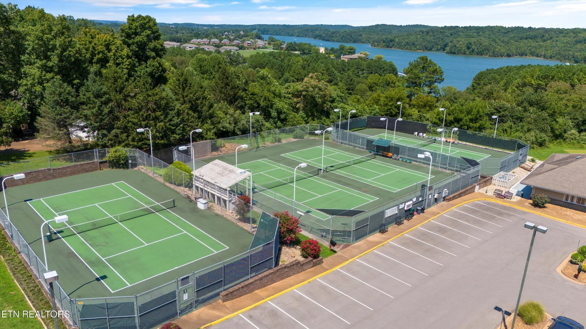 Property Slideshow image 51 of 54 | 302 coweta ct, Loudon, TN, 37774