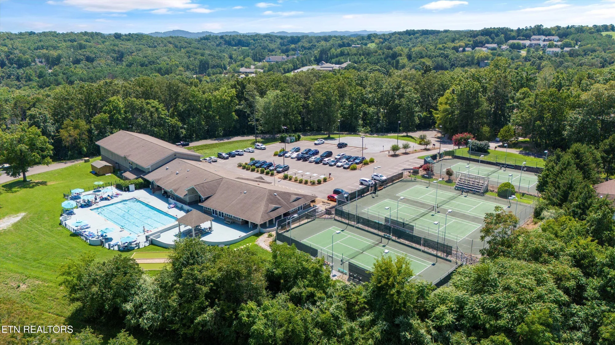 Property Slideshow image 52 of 54 | 302 coweta ct, Loudon, TN, 37774