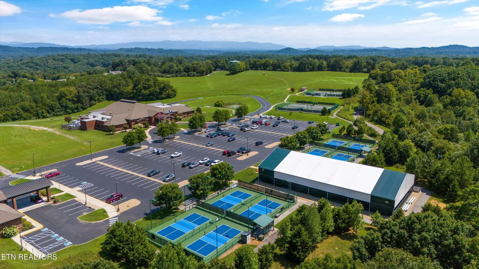 Property Slideshow image 53 of 54 | 302 coweta ct, Loudon, TN, 37774