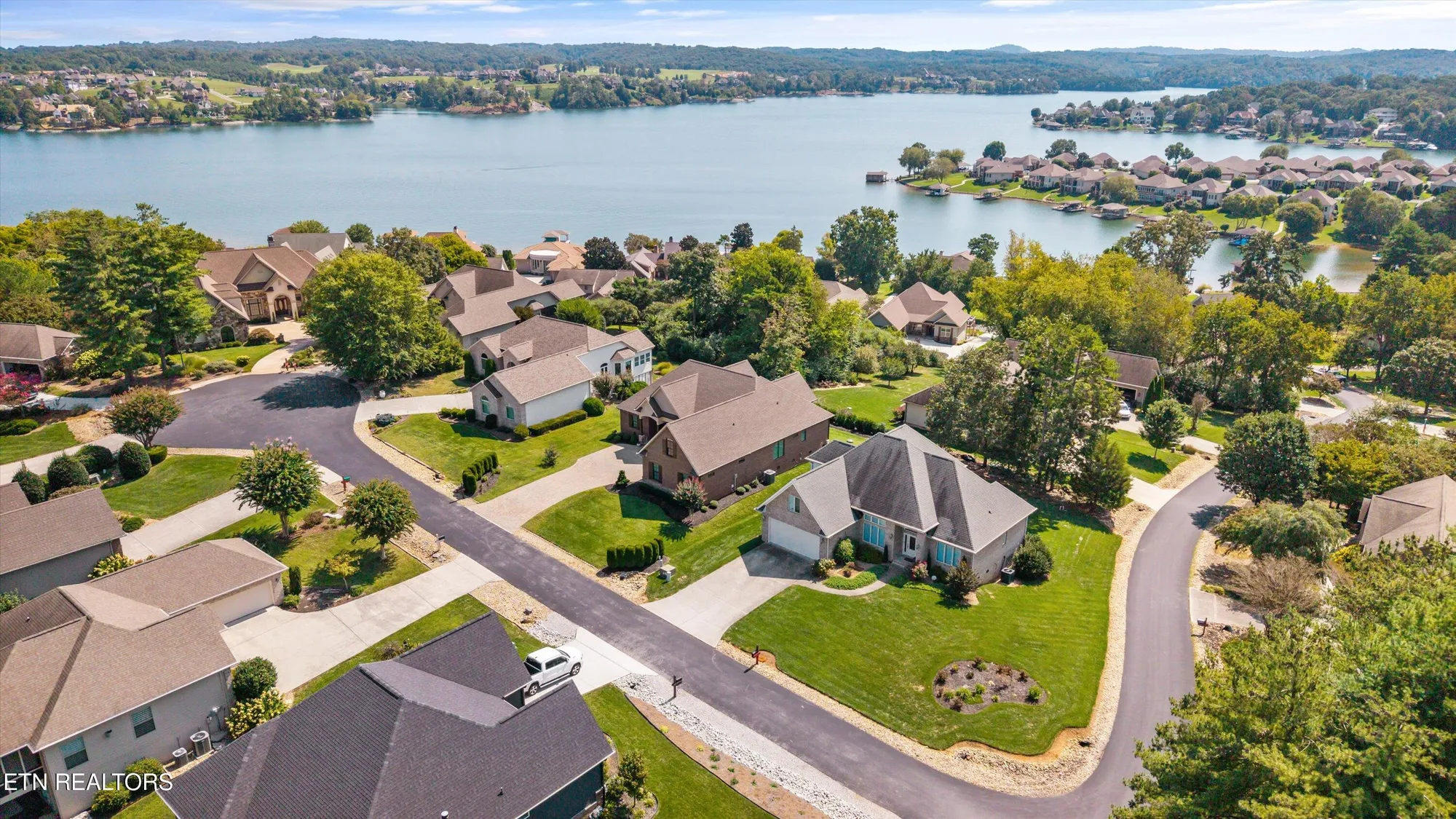 Property Slideshow image 5 of 54 | 302 coweta ct, Loudon, TN, 37774