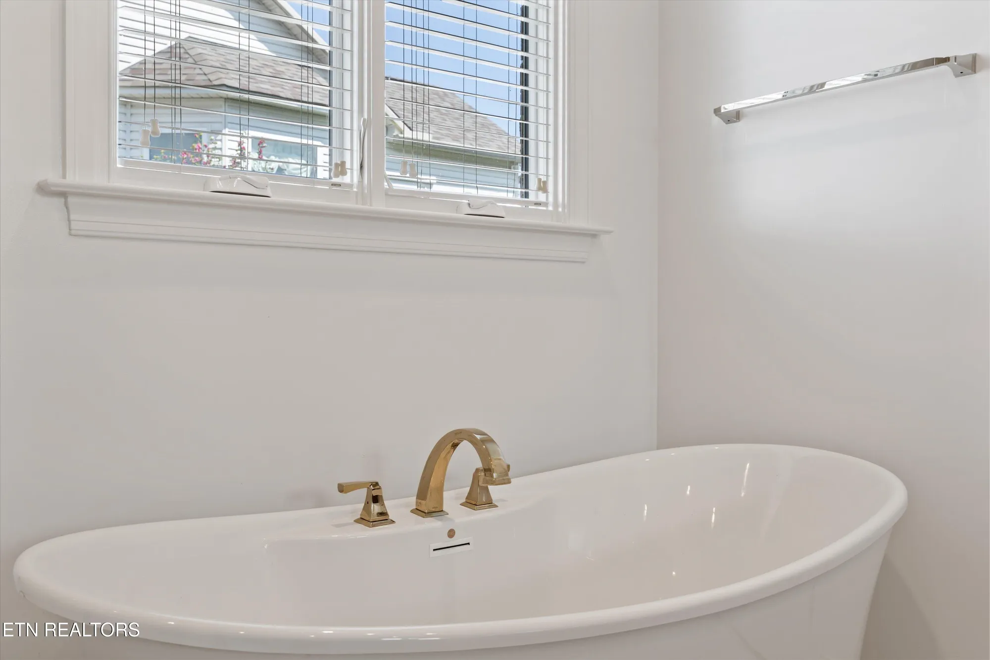 Property Slideshow image 22 of 54 | 302 coweta ct, Loudon, TN, 37774