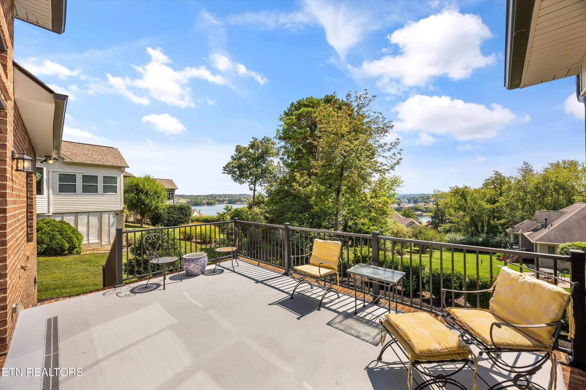 Property Slideshow image 31 of 54 | 302 coweta ct, Loudon, TN, 37774