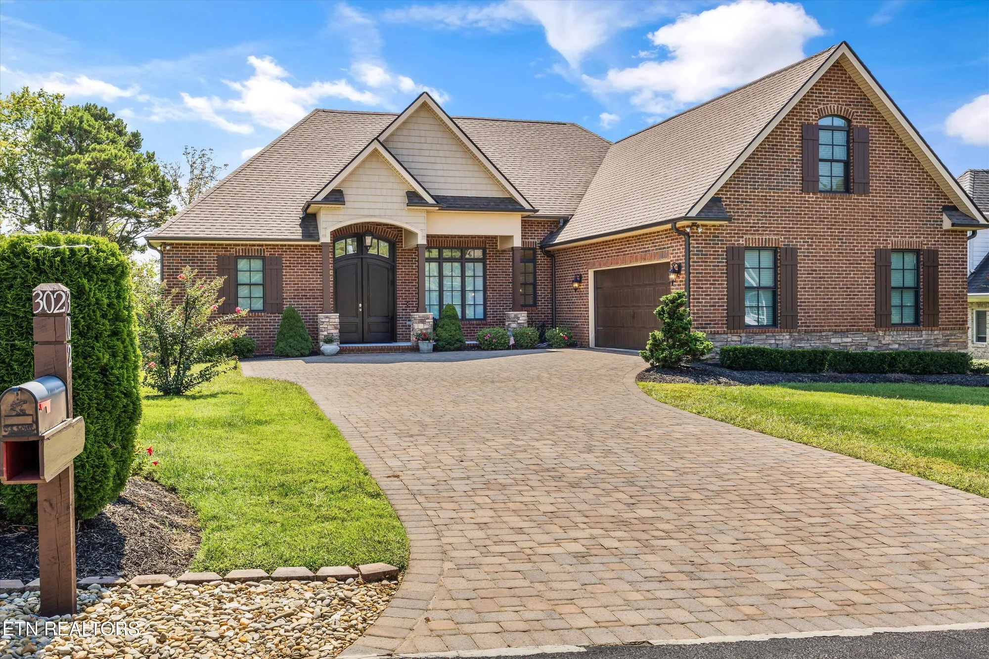 Property Slideshow image 1 of 54 | 302 coweta ct, Loudon, TN, 37774