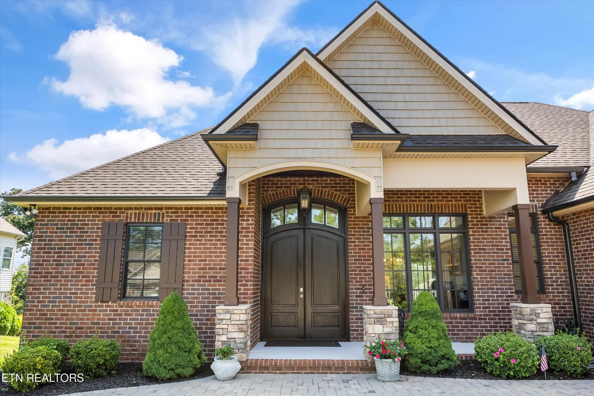 Property Slideshow image 6 of 54 | 302 coweta ct, Loudon, TN, 37774