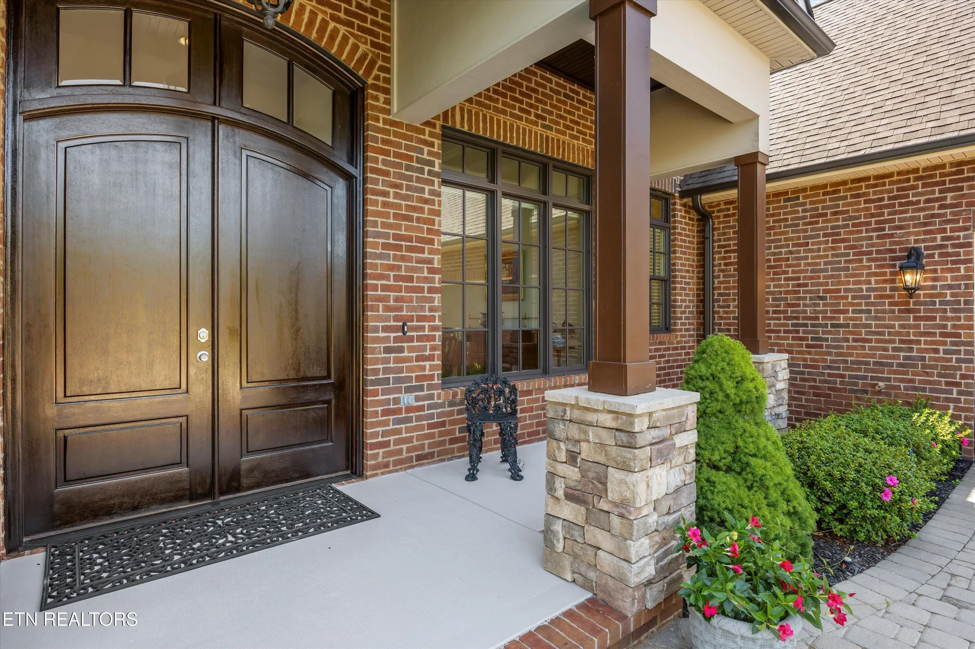 Property Slideshow image 7 of 54 | 302 coweta ct, Loudon, TN, 37774