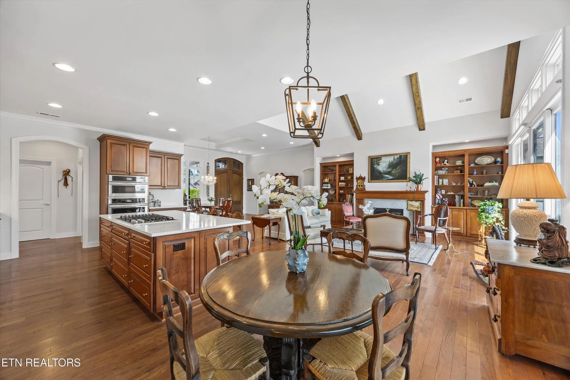 Property Slideshow image 14 of 54 | 302 coweta ct, Loudon, TN, 37774