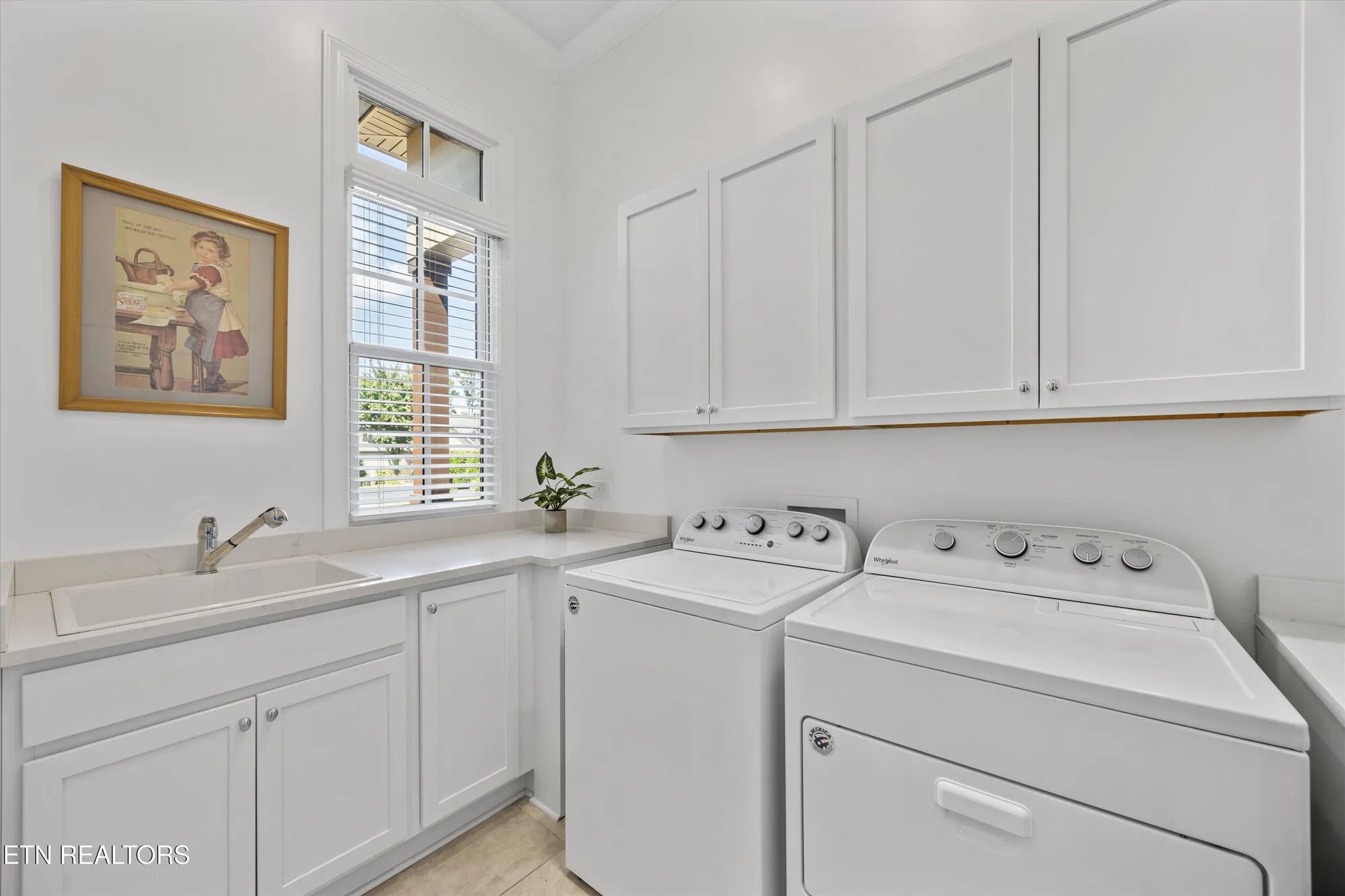 Property Slideshow image 27 of 54 | 302 coweta ct, Loudon, TN, 37774