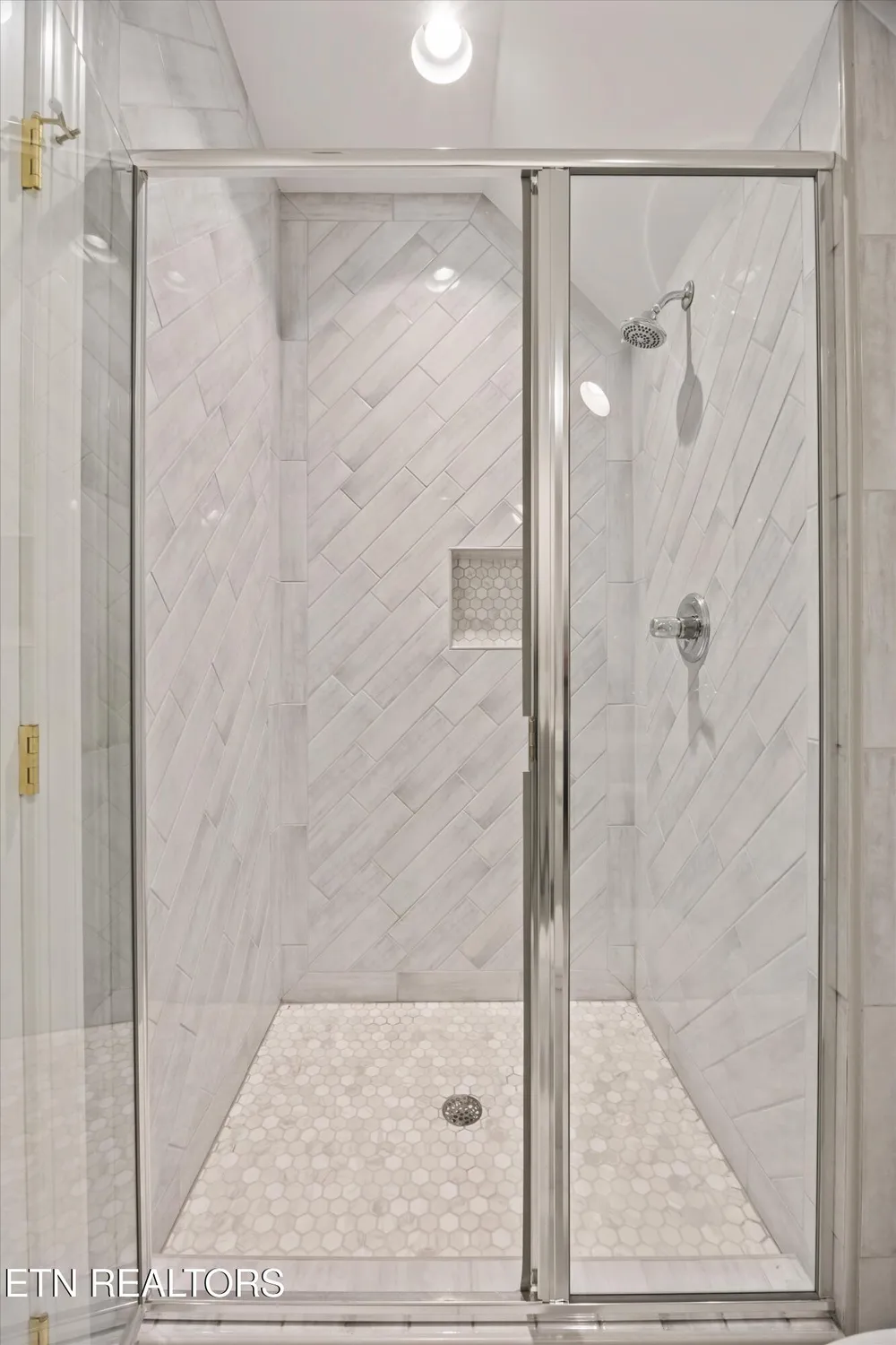 Property Slideshow image 29 of 54 | 302 coweta ct, Loudon, TN, 37774