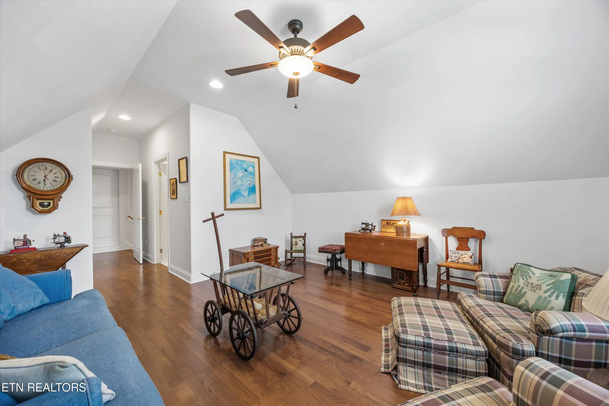 Property Slideshow image 30 of 54 | 302 coweta ct, Loudon, TN, 37774