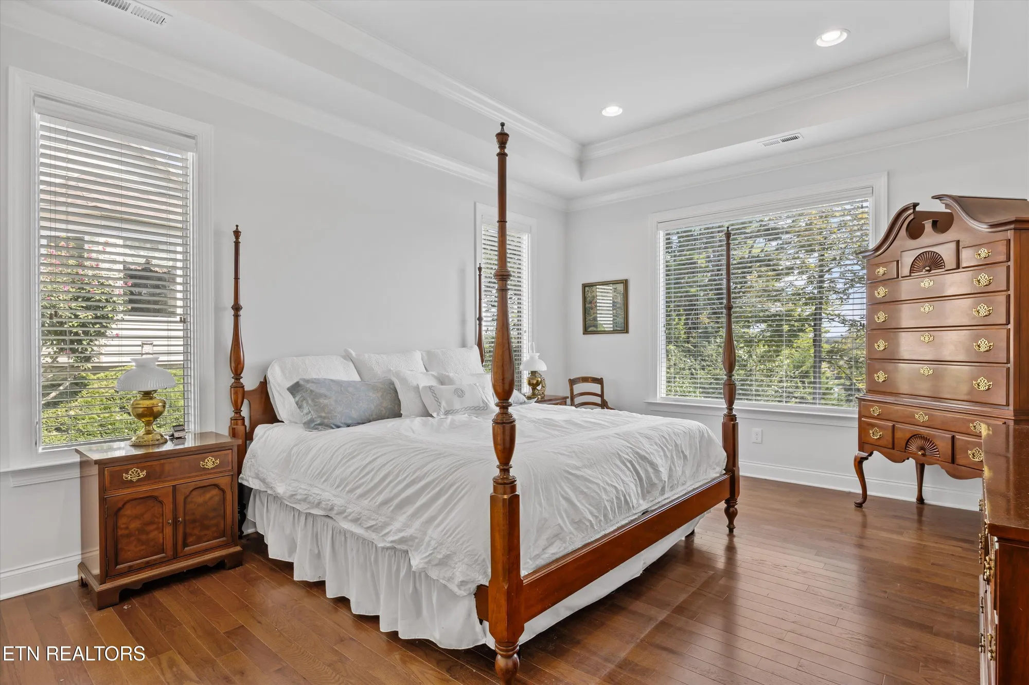 Property Slideshow image 20 of 54 | 302 coweta ct, Loudon, TN, 37774