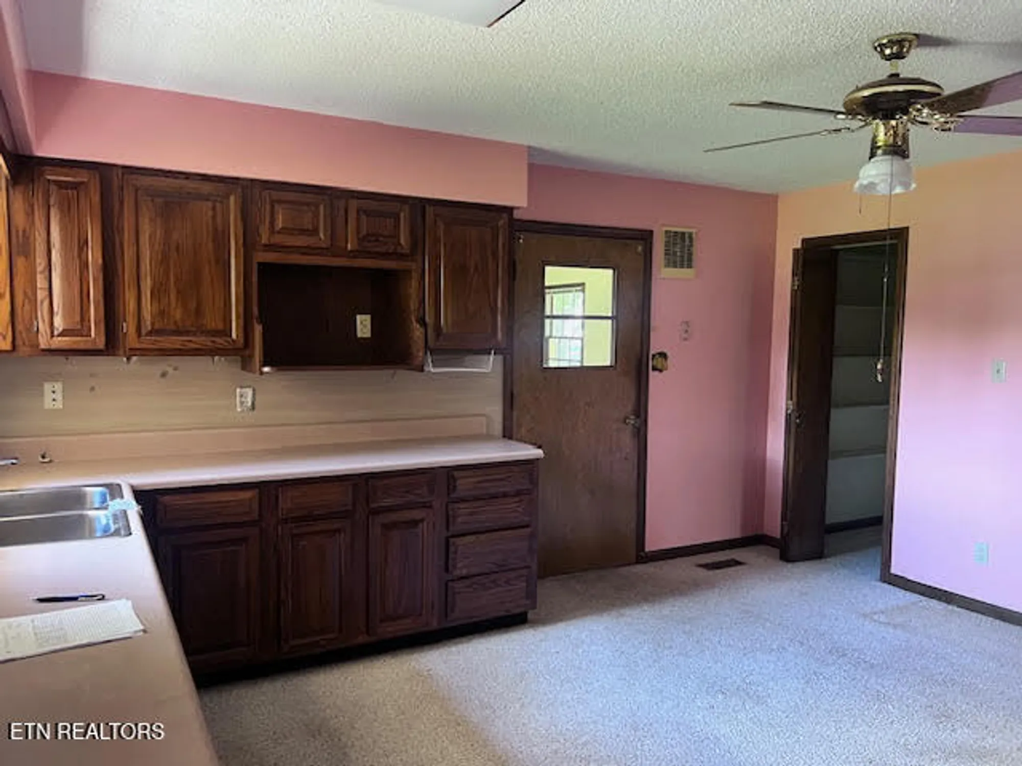 Property Slideshow image 14 of 30 | 223 saligugi cir, Loudon, TN, 37774