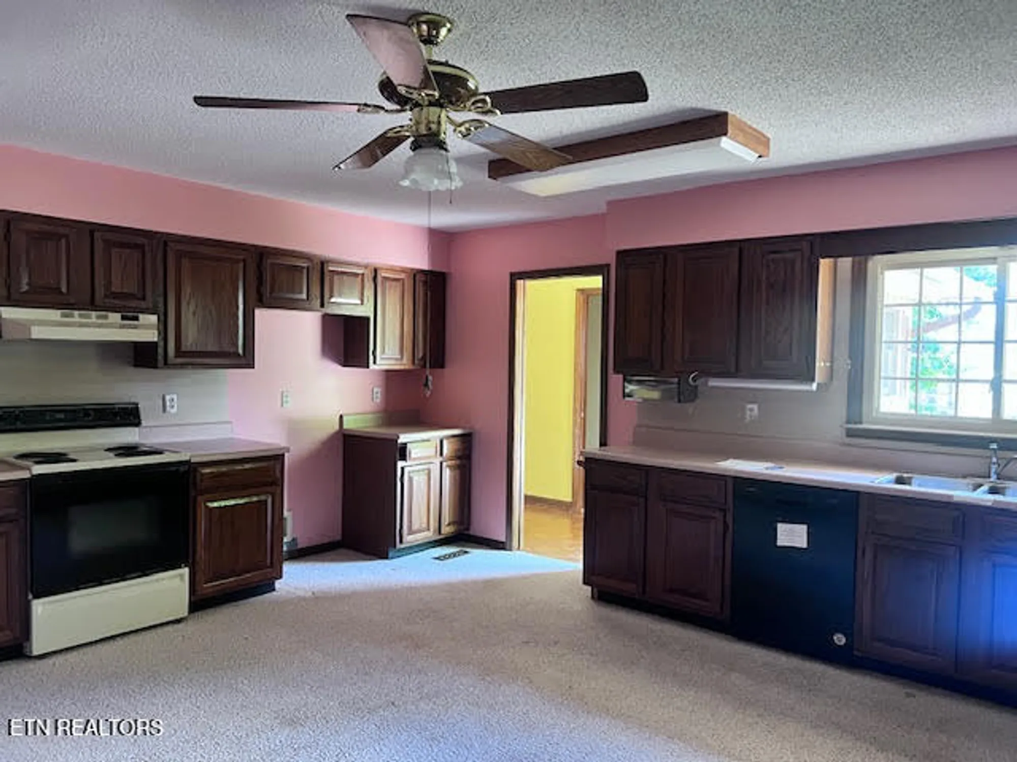 Property Slideshow image 13 of 30 | 223 saligugi cir, Loudon, TN, 37774