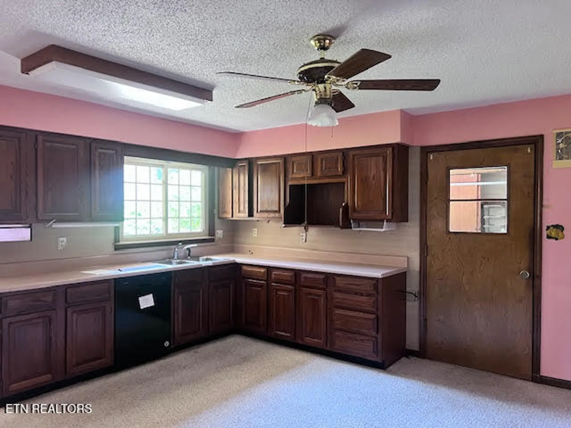 Property Slideshow image 11 of 30 | 223 saligugi cir, Loudon, TN, 37774