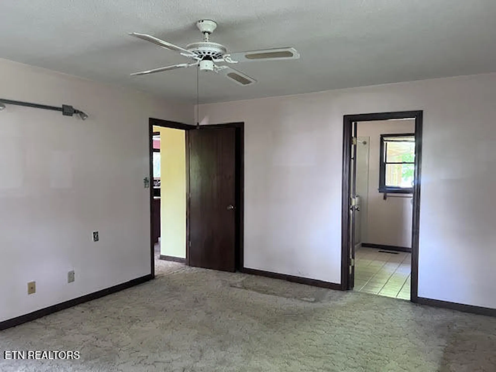 Property Slideshow image 18 of 30 | 223 saligugi cir, Loudon, TN, 37774