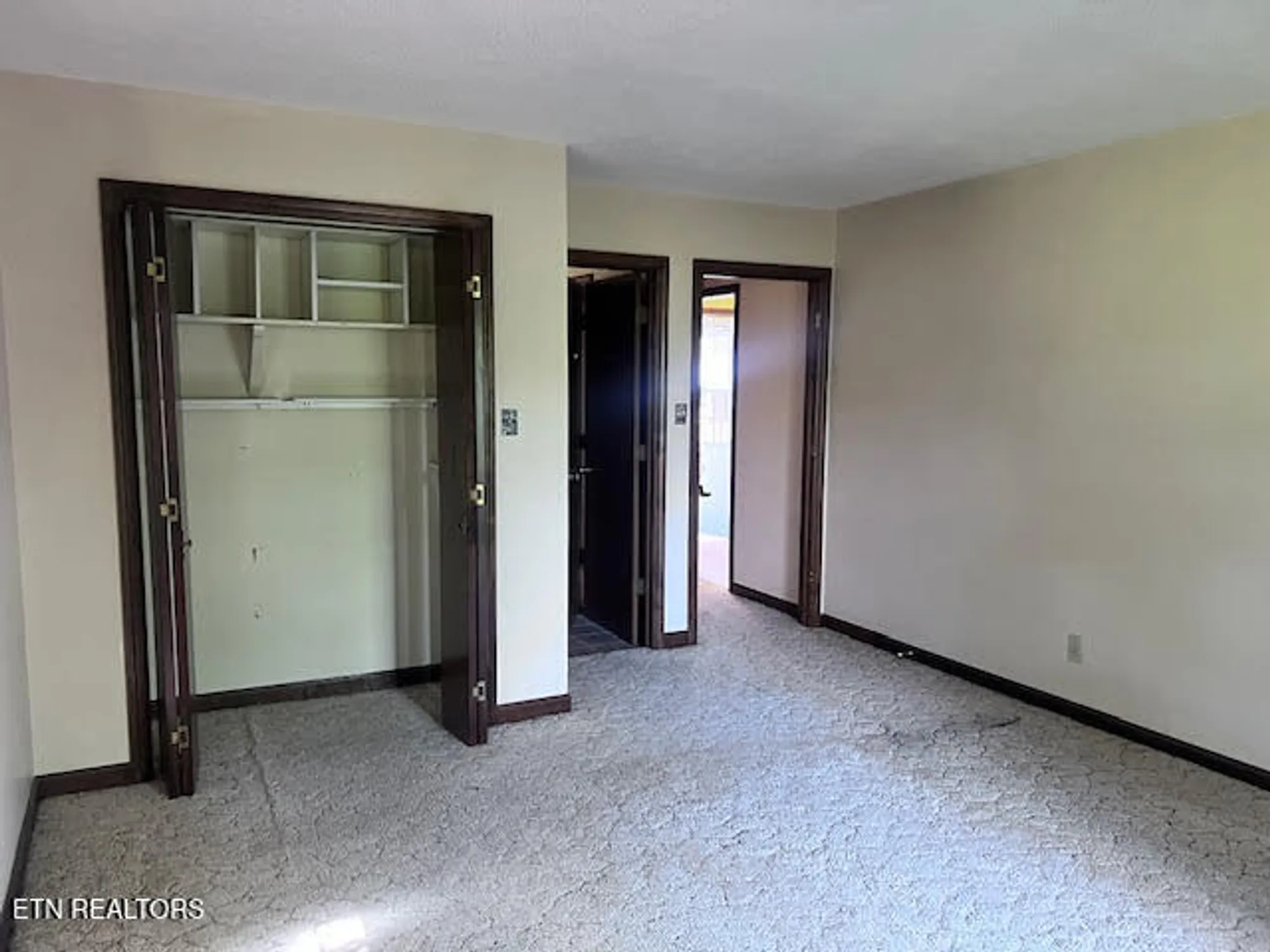 Property Slideshow image 23 of 30 | 223 saligugi cir, Loudon, TN, 37774