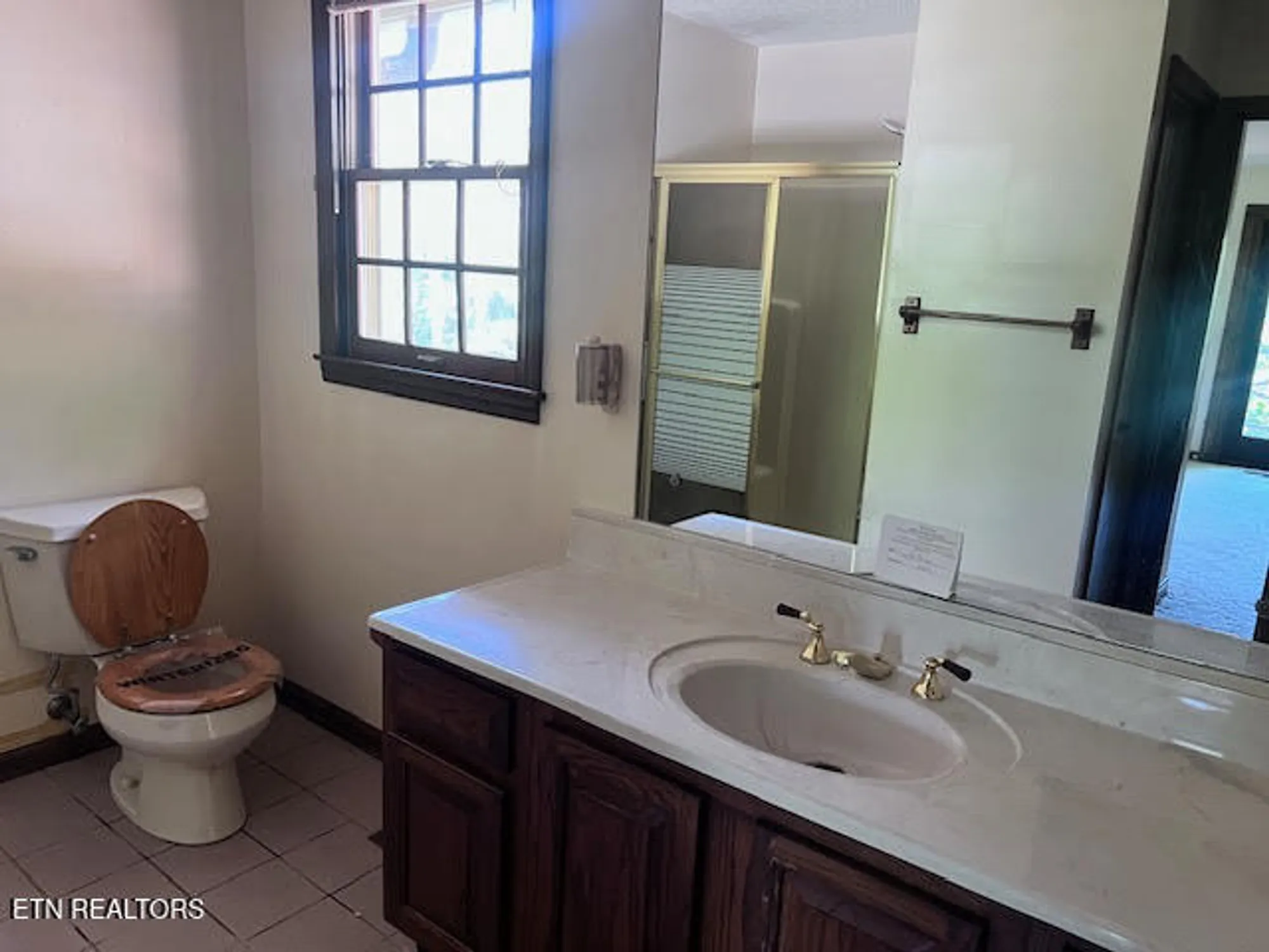 Property Slideshow image 25 of 30 | 223 saligugi cir, Loudon, TN, 37774