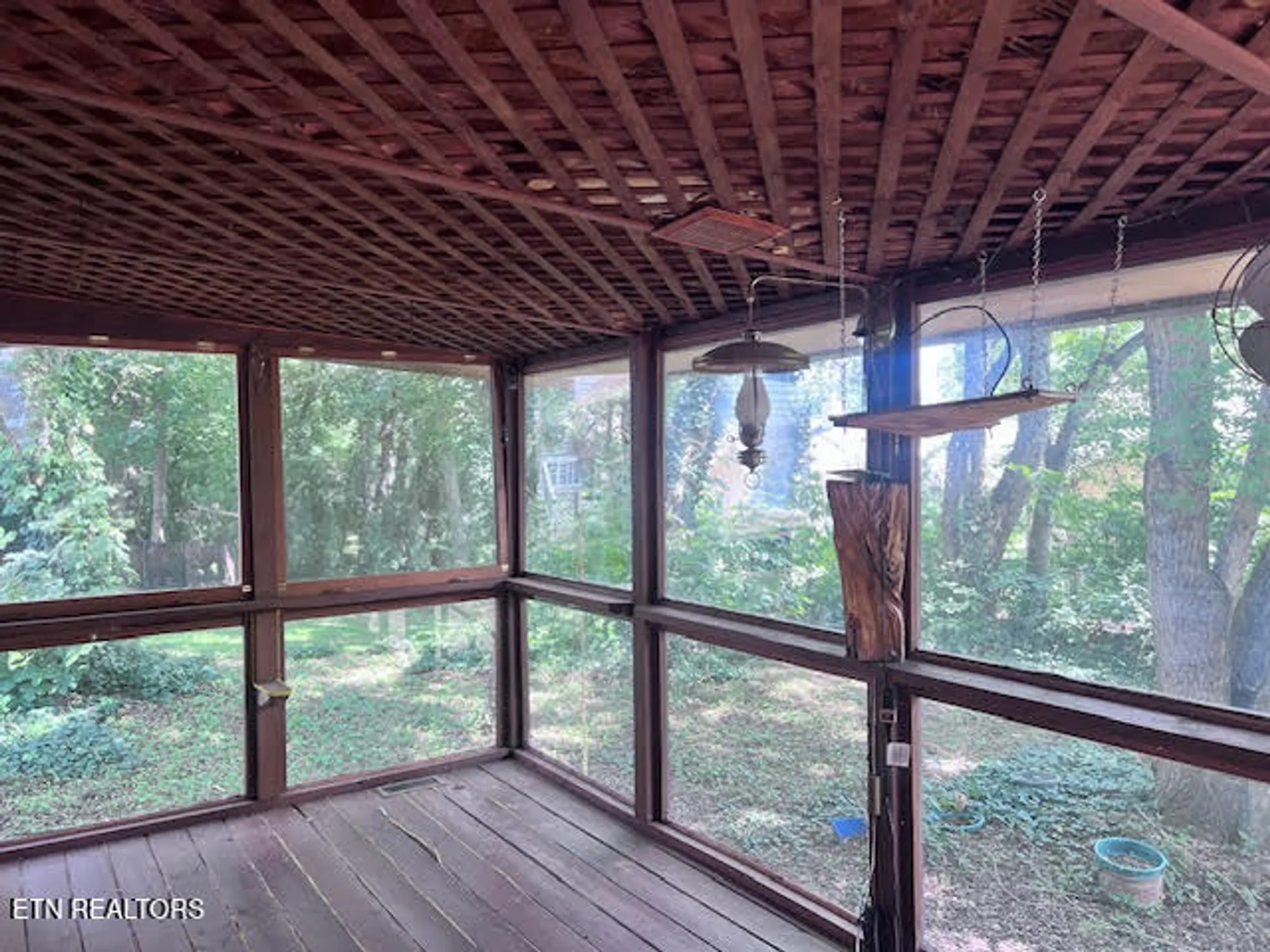 Property Slideshow image 26 of 30 | 223 saligugi cir, Loudon, TN, 37774