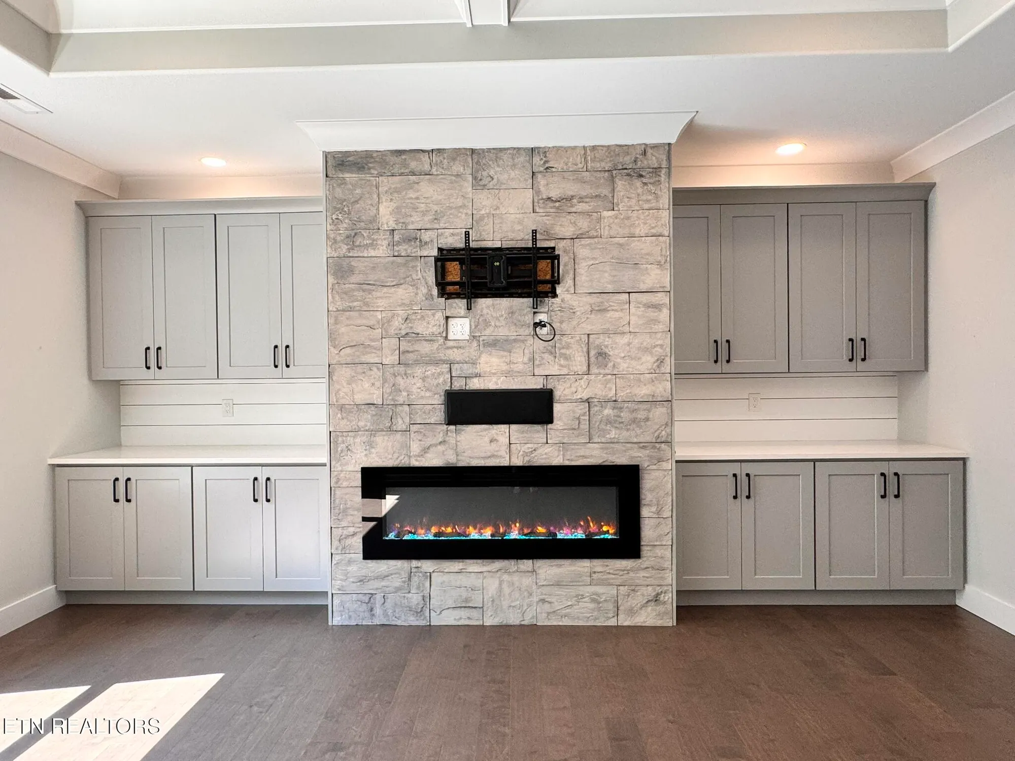 Property Slideshow image 13 of 50 | 264 elohi way, Loudon, TN, 37774