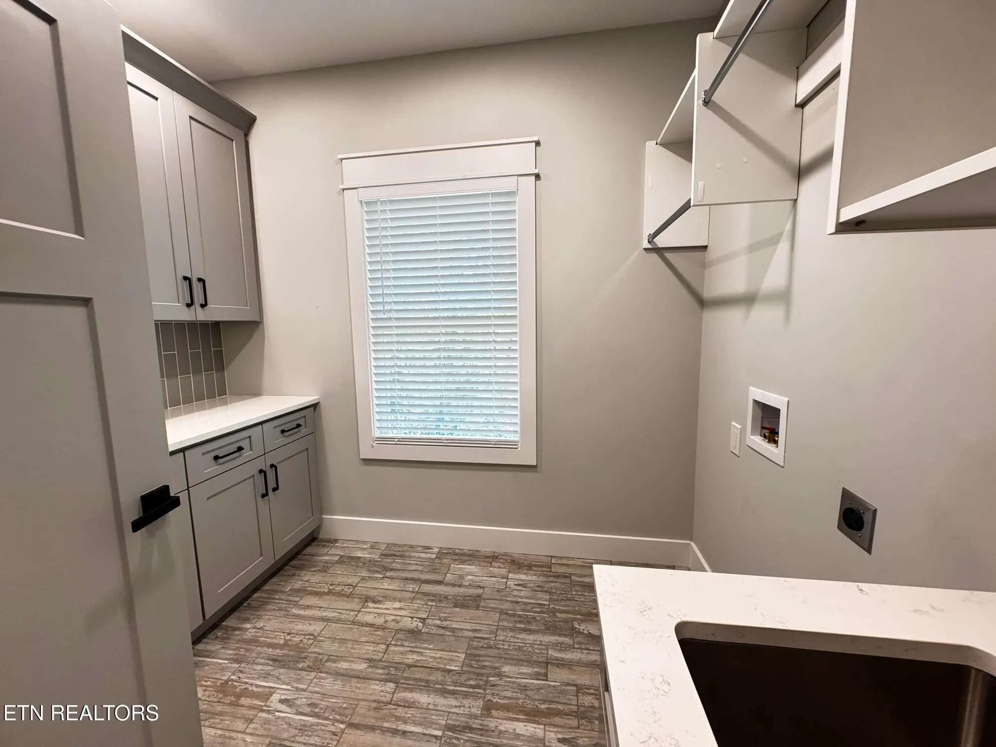 Property Slideshow image 15 of 50 | 264 elohi way, Loudon, TN, 37774