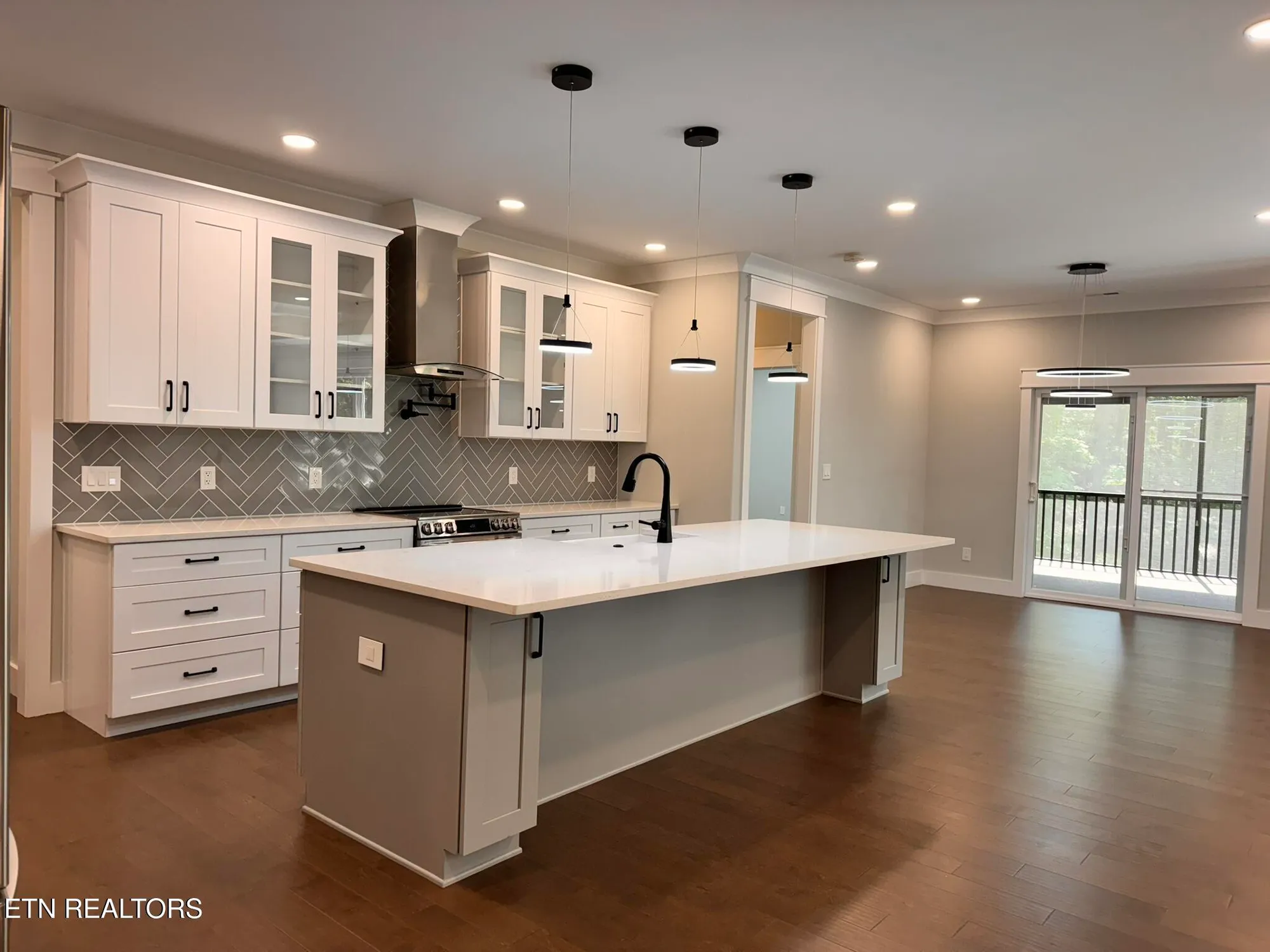 Property Slideshow image 8 of 50 | 264 elohi way, Loudon, TN, 37774