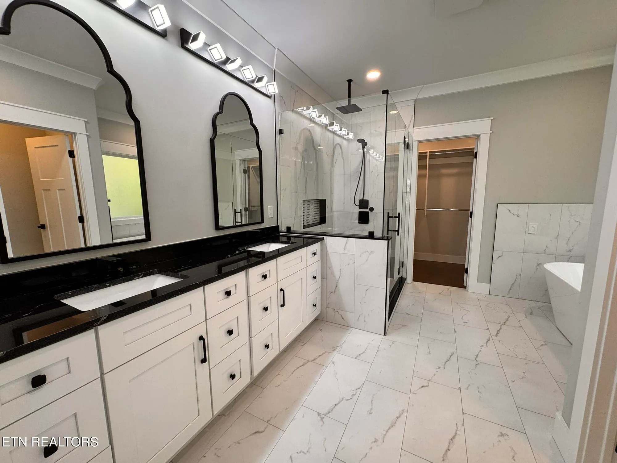 Property Slideshow image 28 of 50 | 264 elohi way, Loudon, TN, 37774