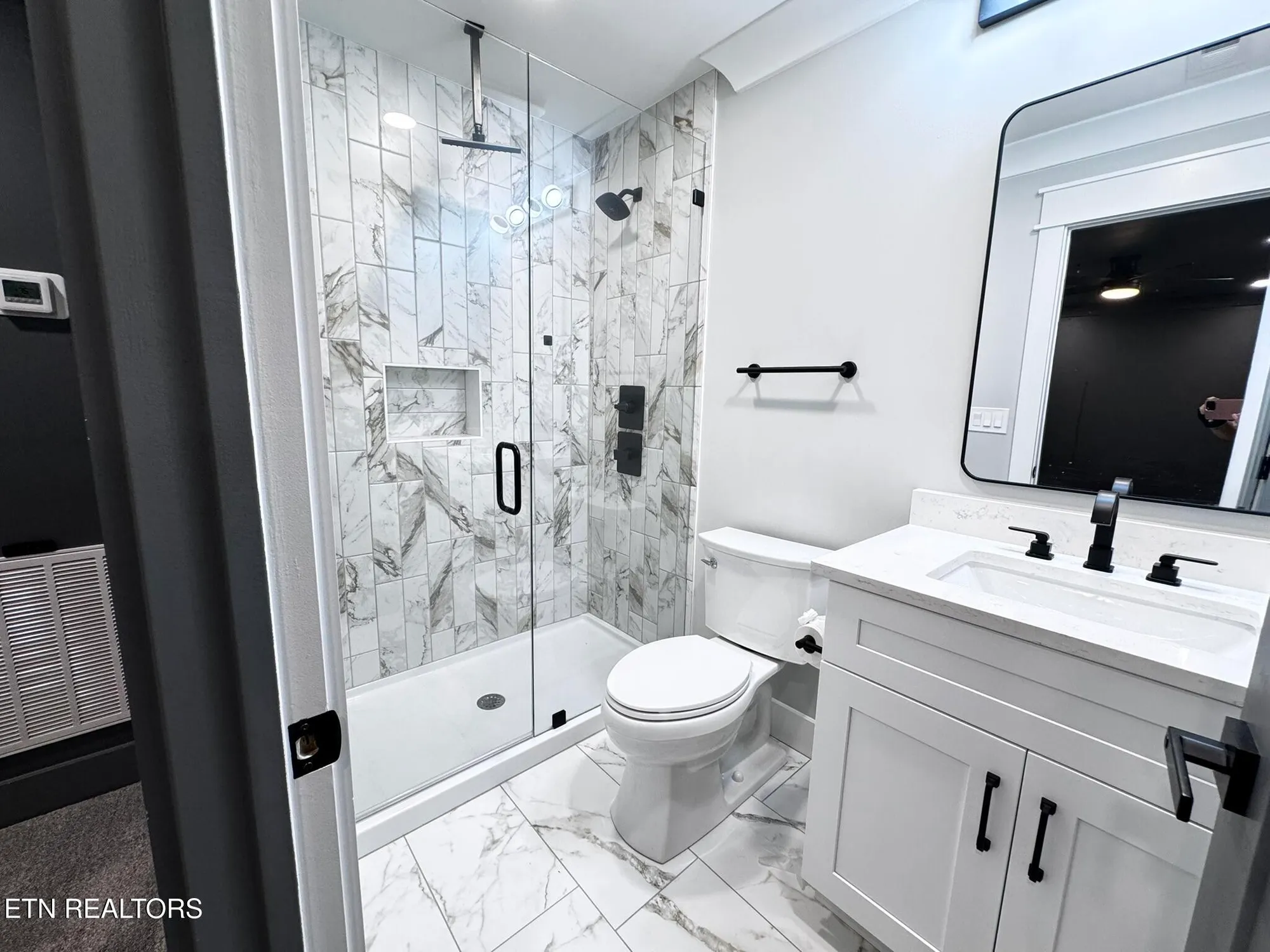 Property Slideshow image 22 of 50 | 264 elohi way, Loudon, TN, 37774