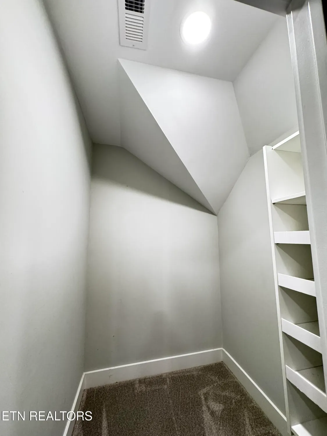 Property Slideshow image 23 of 50 | 264 elohi way, Loudon, TN, 37774