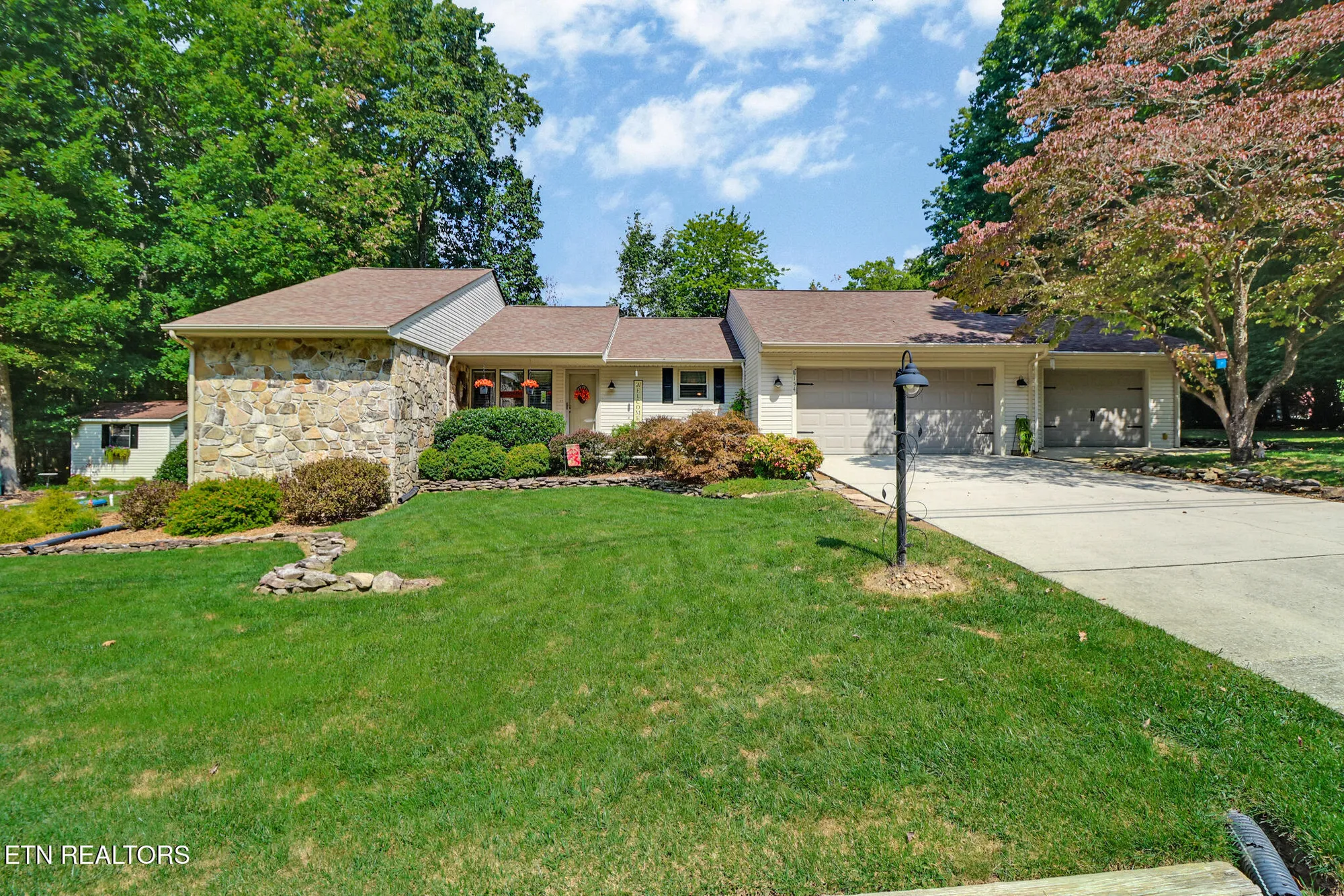 Property Slideshow image 4 of 41 | 154 anglewood dr, Crossville, TN, 38558