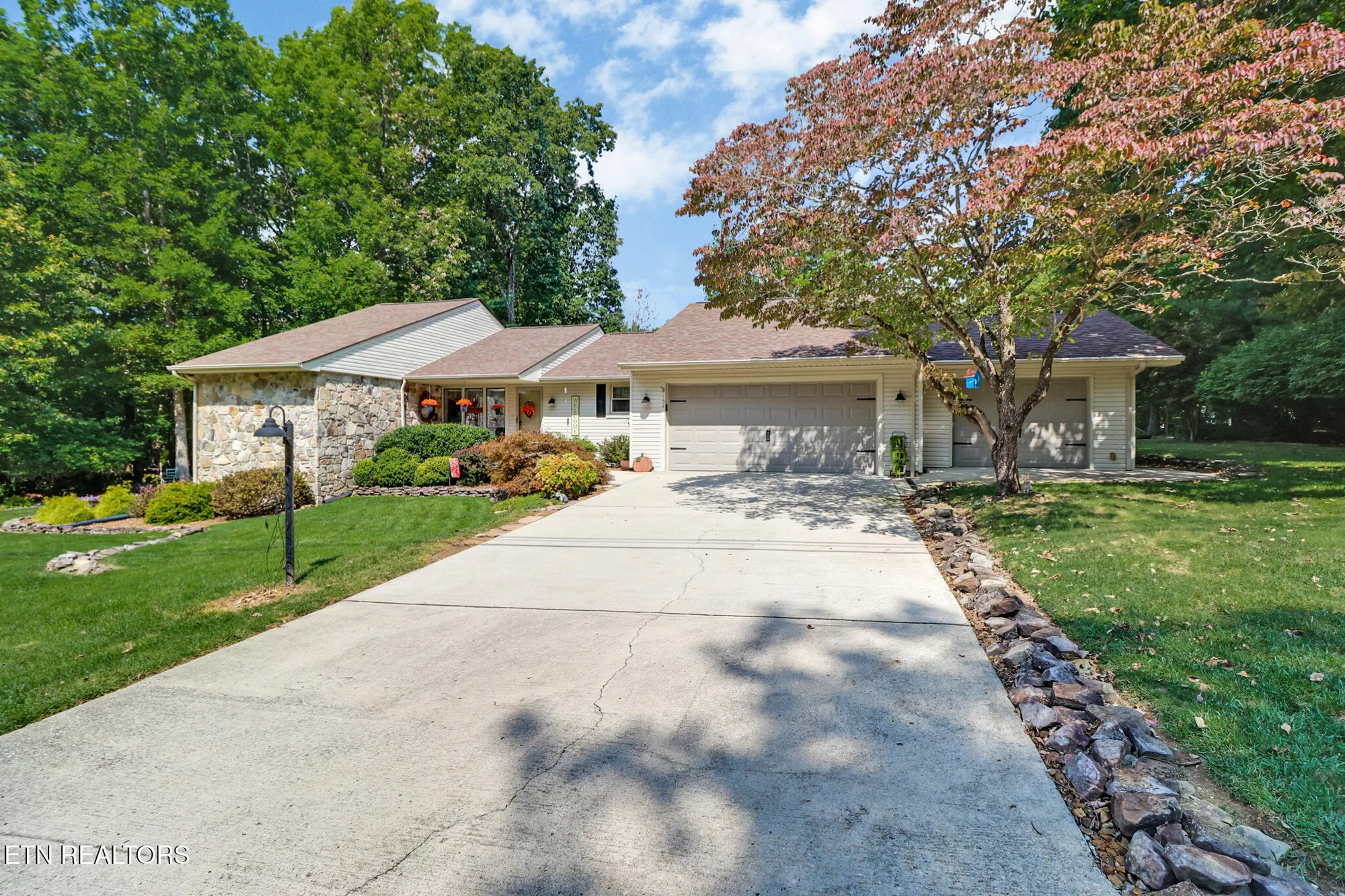 Property Slideshow image 1 of 41 | 154 anglewood dr, Crossville, TN, 38558