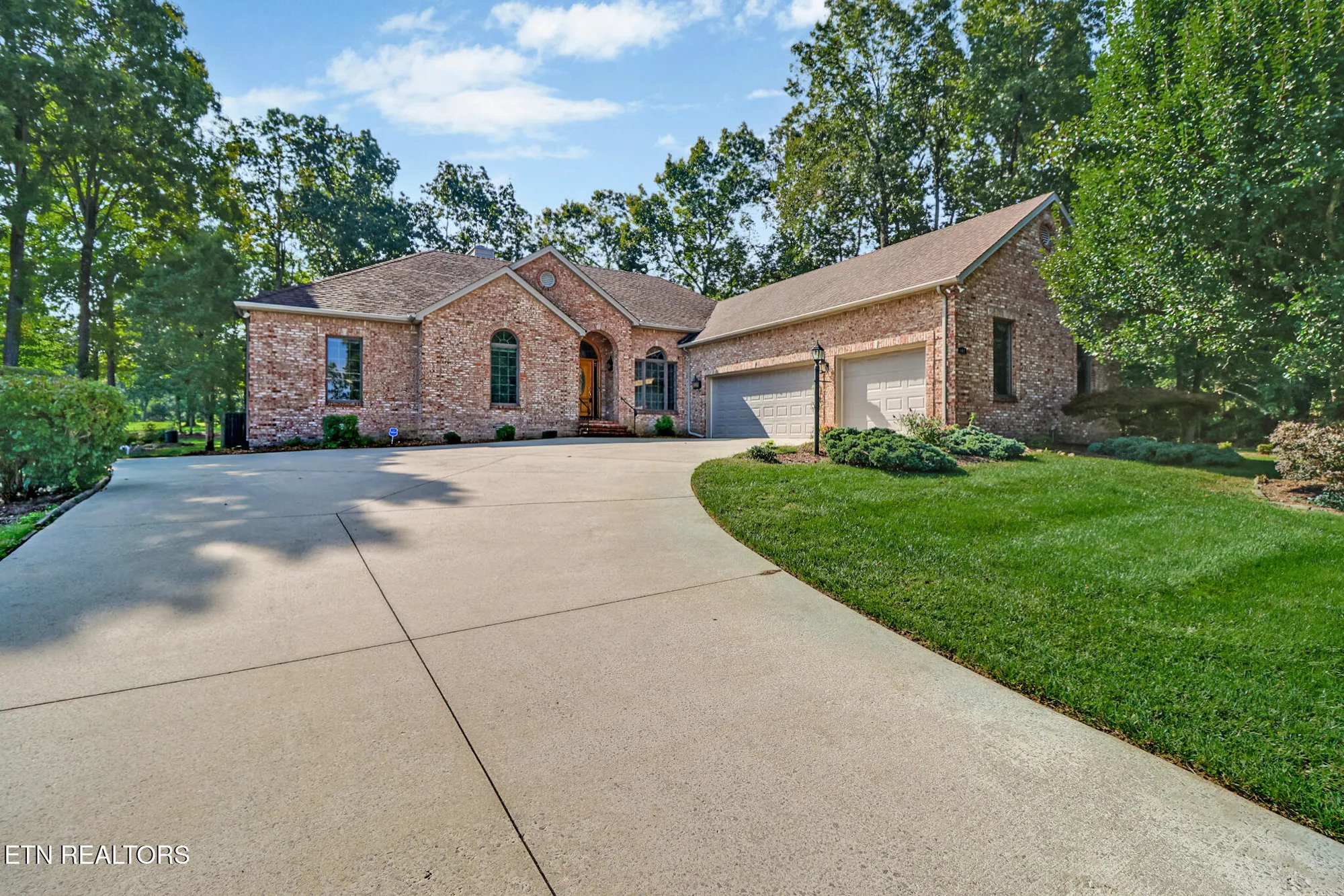 Property Slideshow image 2 of 44 | 102 bent oak ter, Crossville, TN, 38558