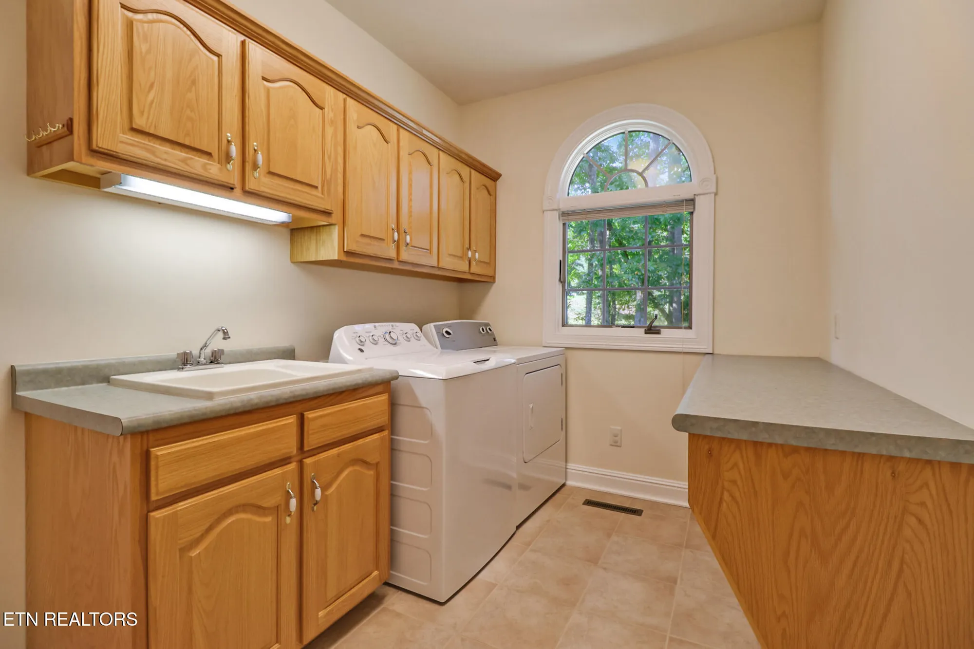 Property Slideshow image 32 of 44 | 102 bent oak ter, Crossville, TN, 38558