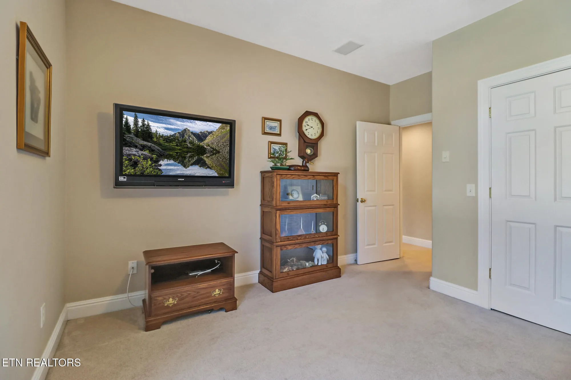 Property Slideshow image 22 of 44 | 102 bent oak ter, Crossville, TN, 38558