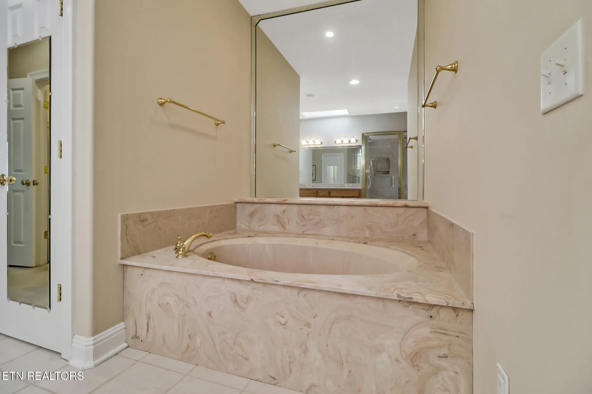 Property Slideshow image 19 of 44 | 102 bent oak ter, Crossville, TN, 38558