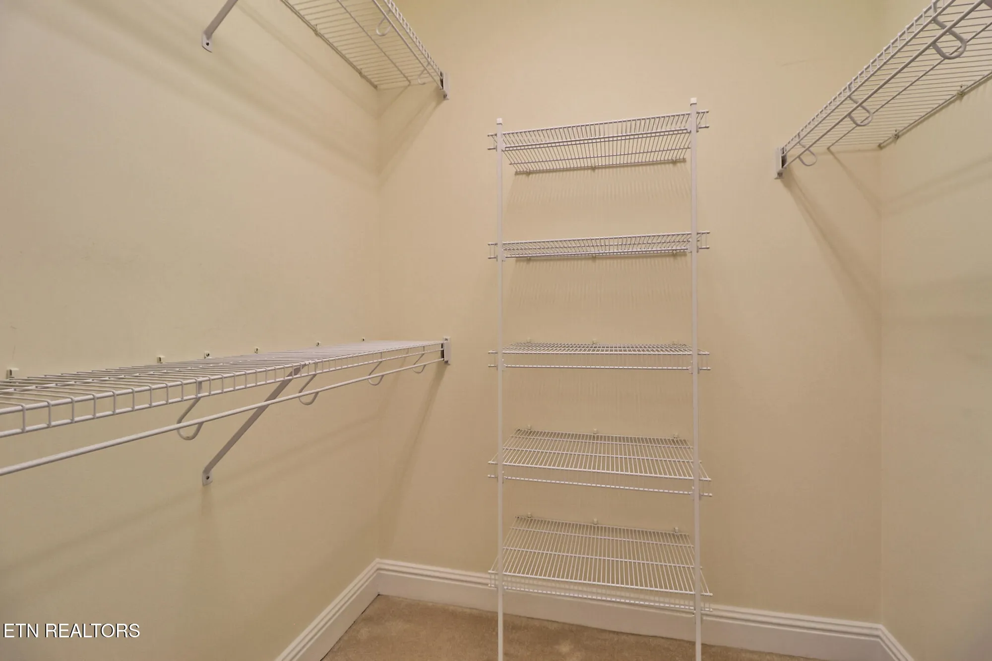 Property Slideshow image 20 of 44 | 102 bent oak ter, Crossville, TN, 38558