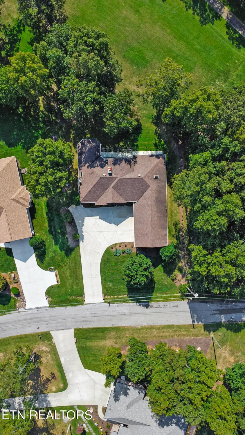 Property Slideshow image 3 of 44 | 102 bent oak ter, Crossville, TN, 38558