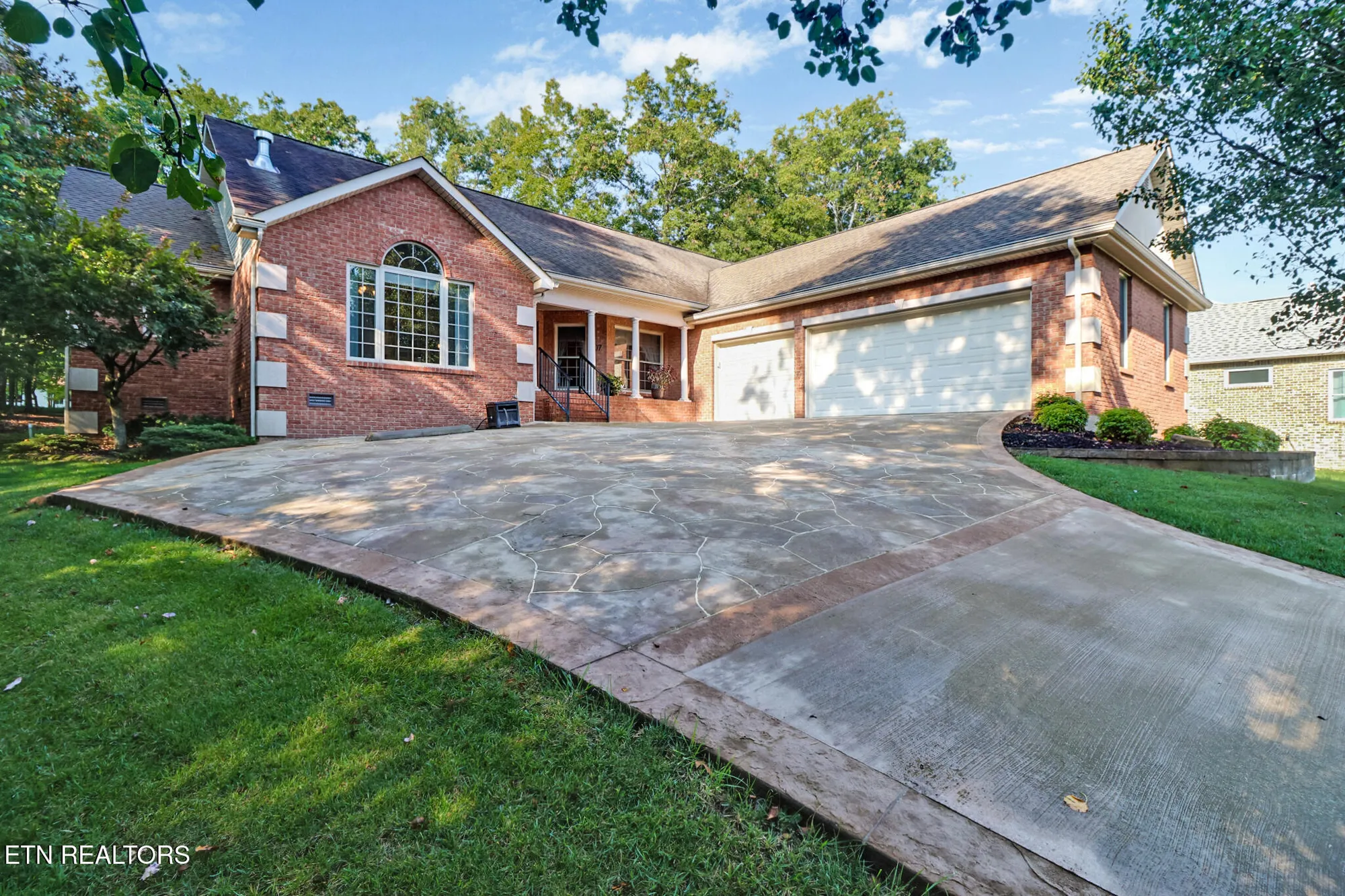 Property Slideshow image 1 of 44 | 107 forest hill dr, Crossville, TN, 38558