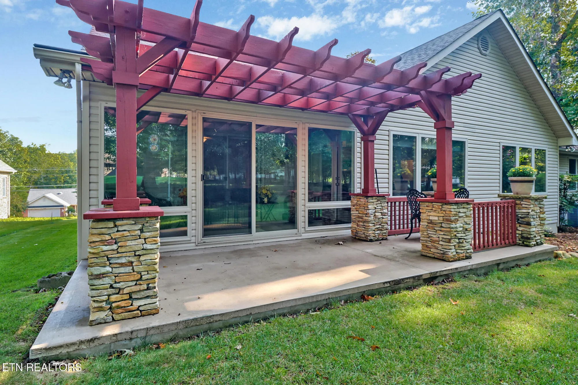 Property Slideshow image 33 of 44 | 107 forest hill dr, Crossville, TN, 38558