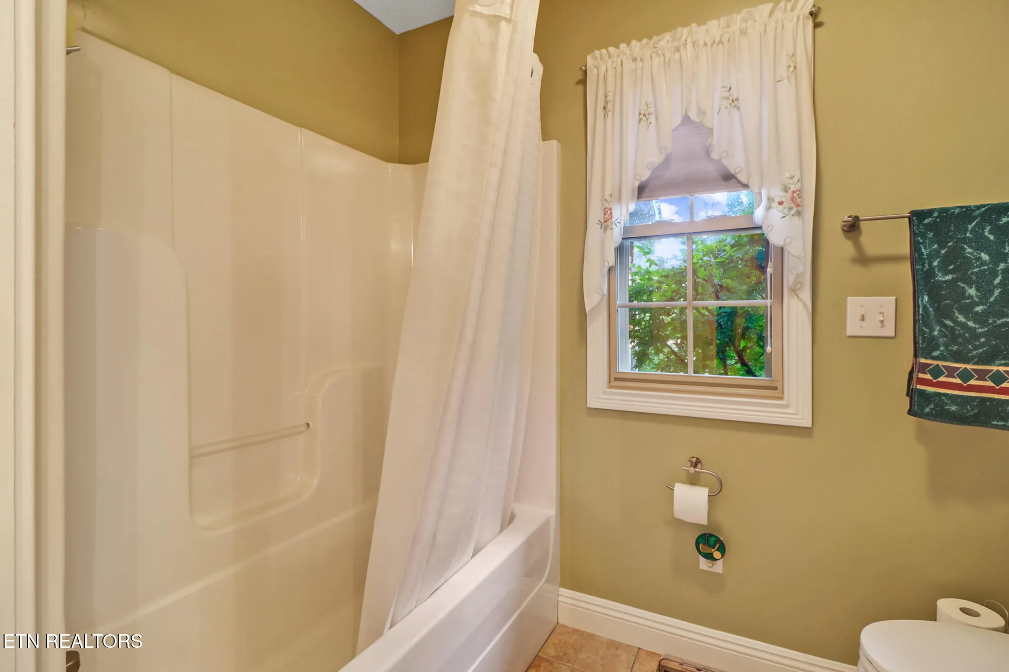 Property Slideshow image 29 of 44 | 107 forest hill dr, Crossville, TN, 38558